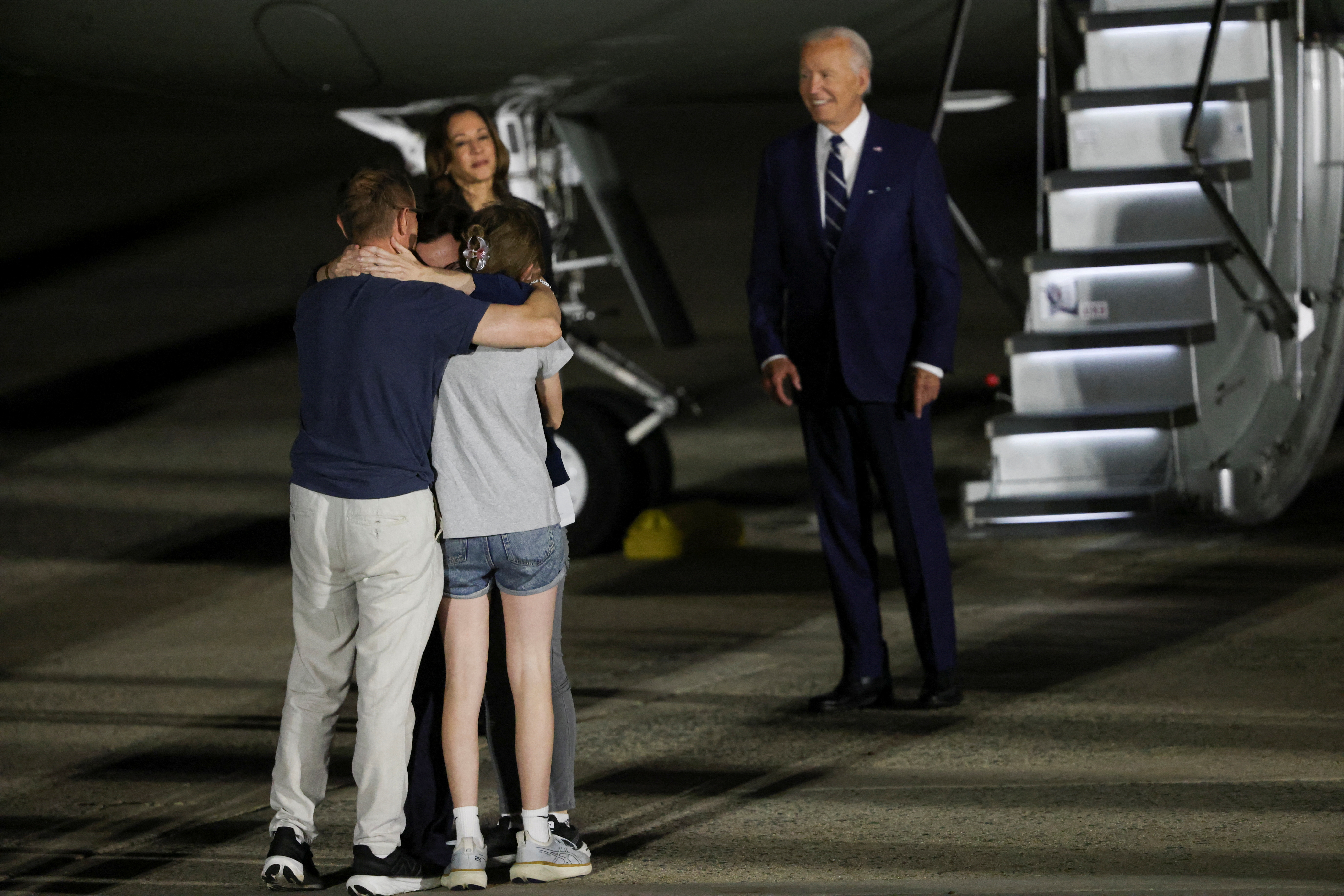 Američane je v ZDA pričakal tudi Biden (Foto: Nathan Howard/REUTERS)