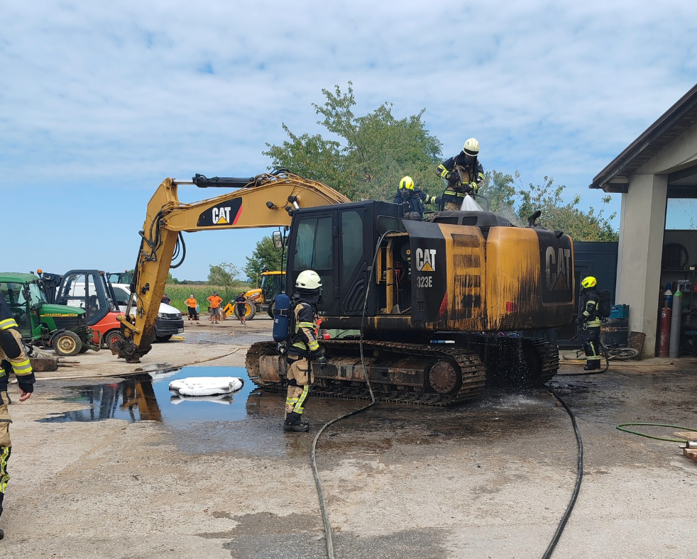 bager, požar, gasilci