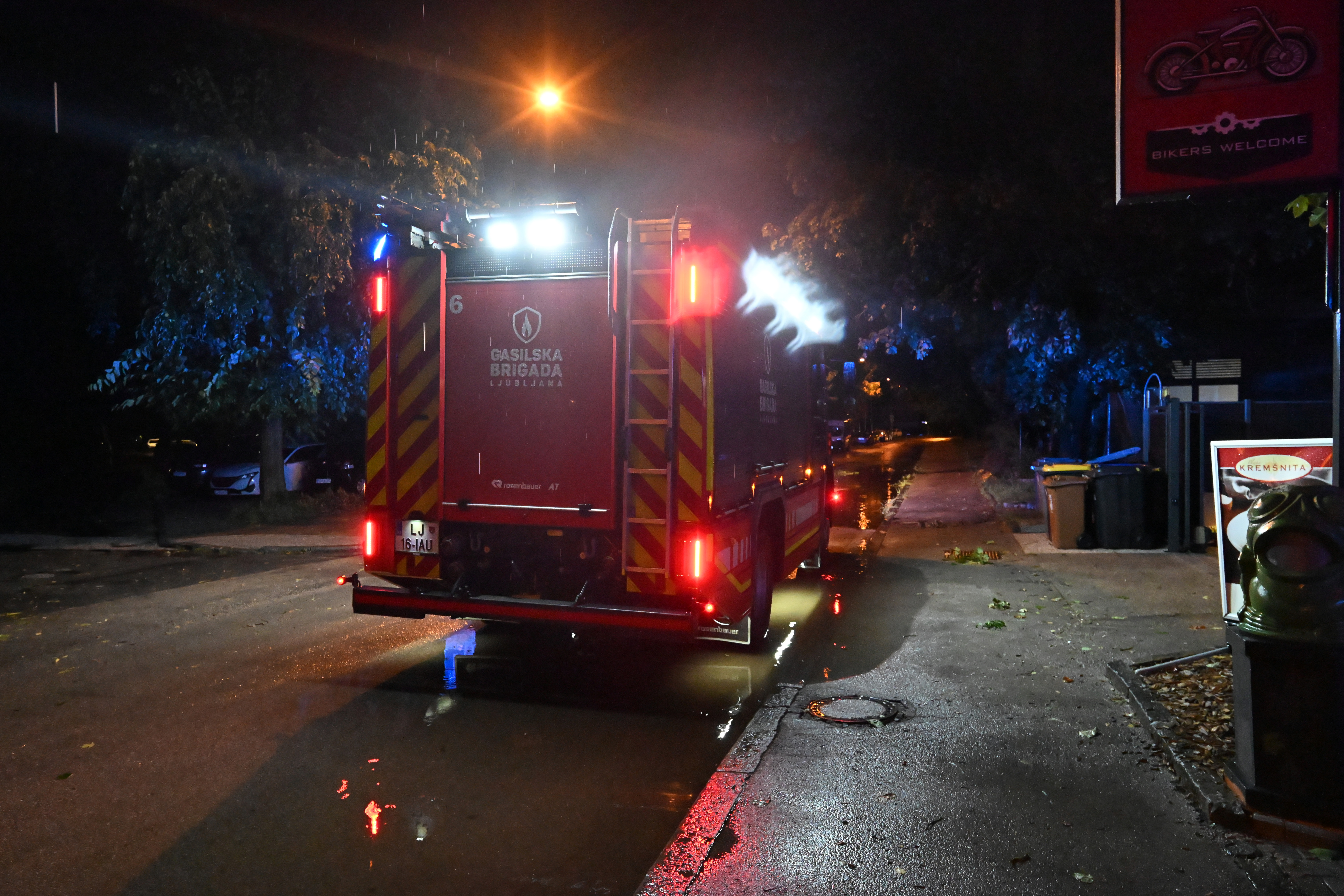 Veter je podiral drevesa na območju Ljubljane, 7. avgust. (Foto: Igor Kupljenik/BOBO)