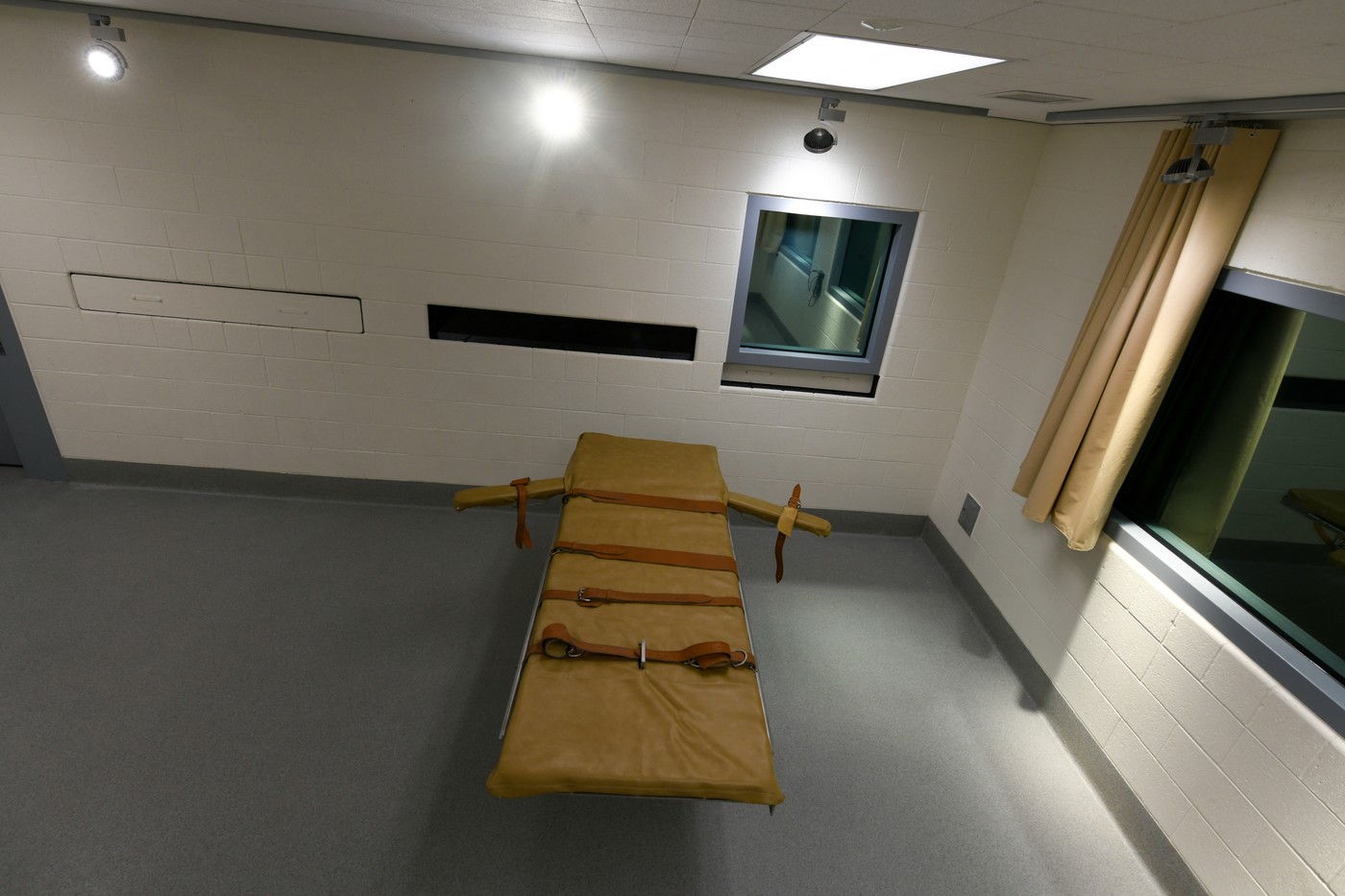 POSTELJA ZA USMRTITEV ZAPORNIKOV