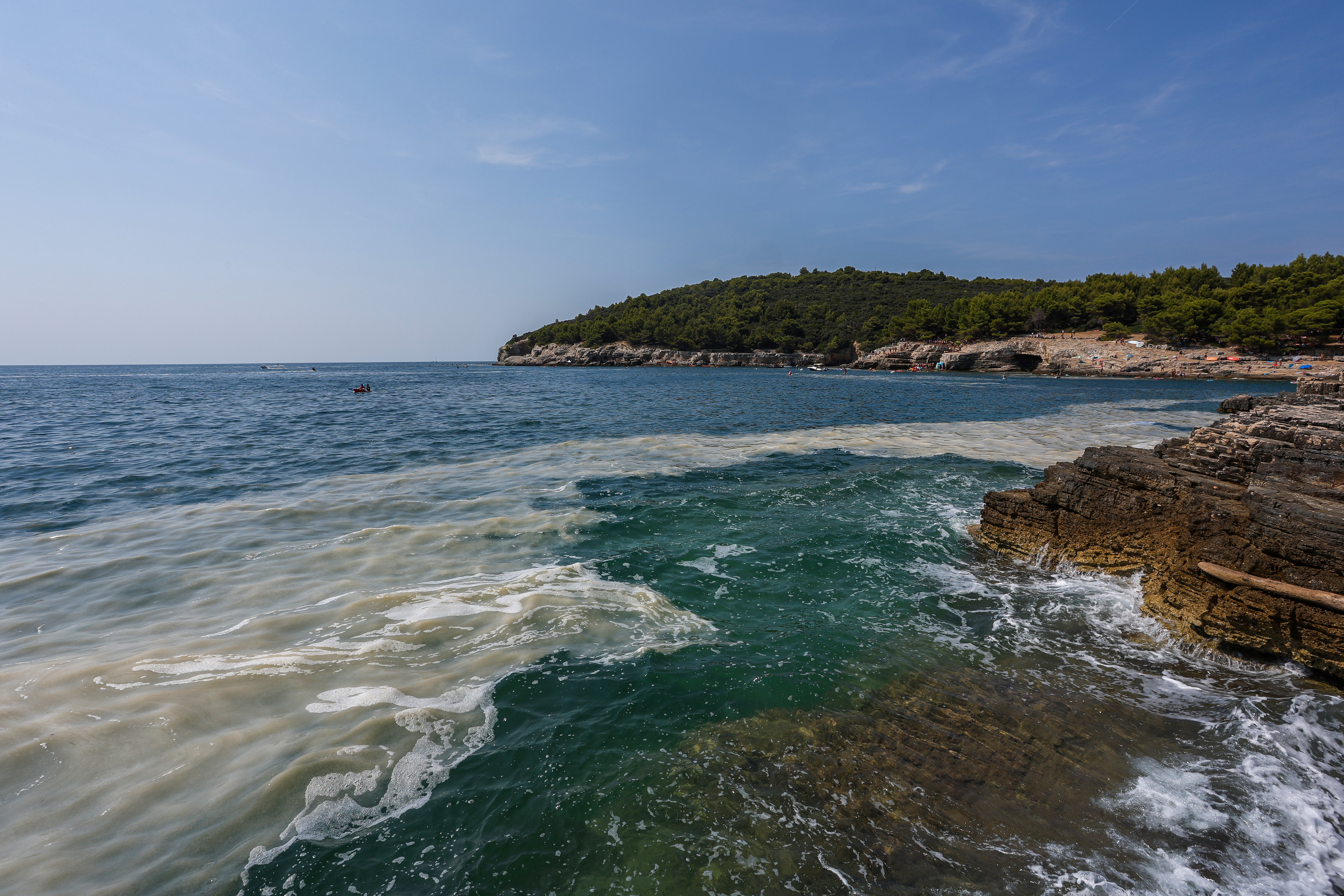 Sluzenje morja pri Pulju (Foto: Srečko Niketič/PIXSELL/BOBO)