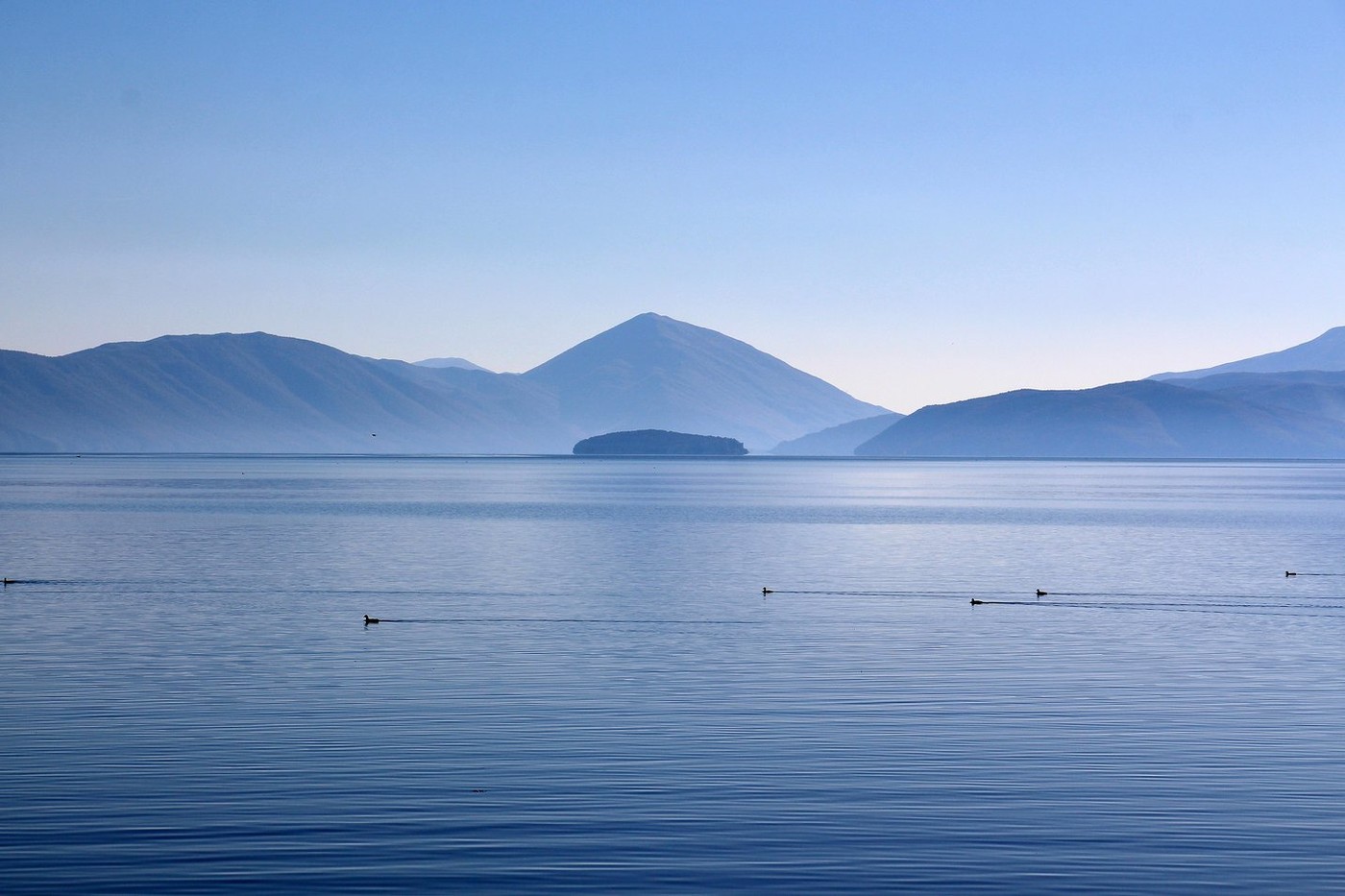 Otok Golem Grad, prespansko jezero