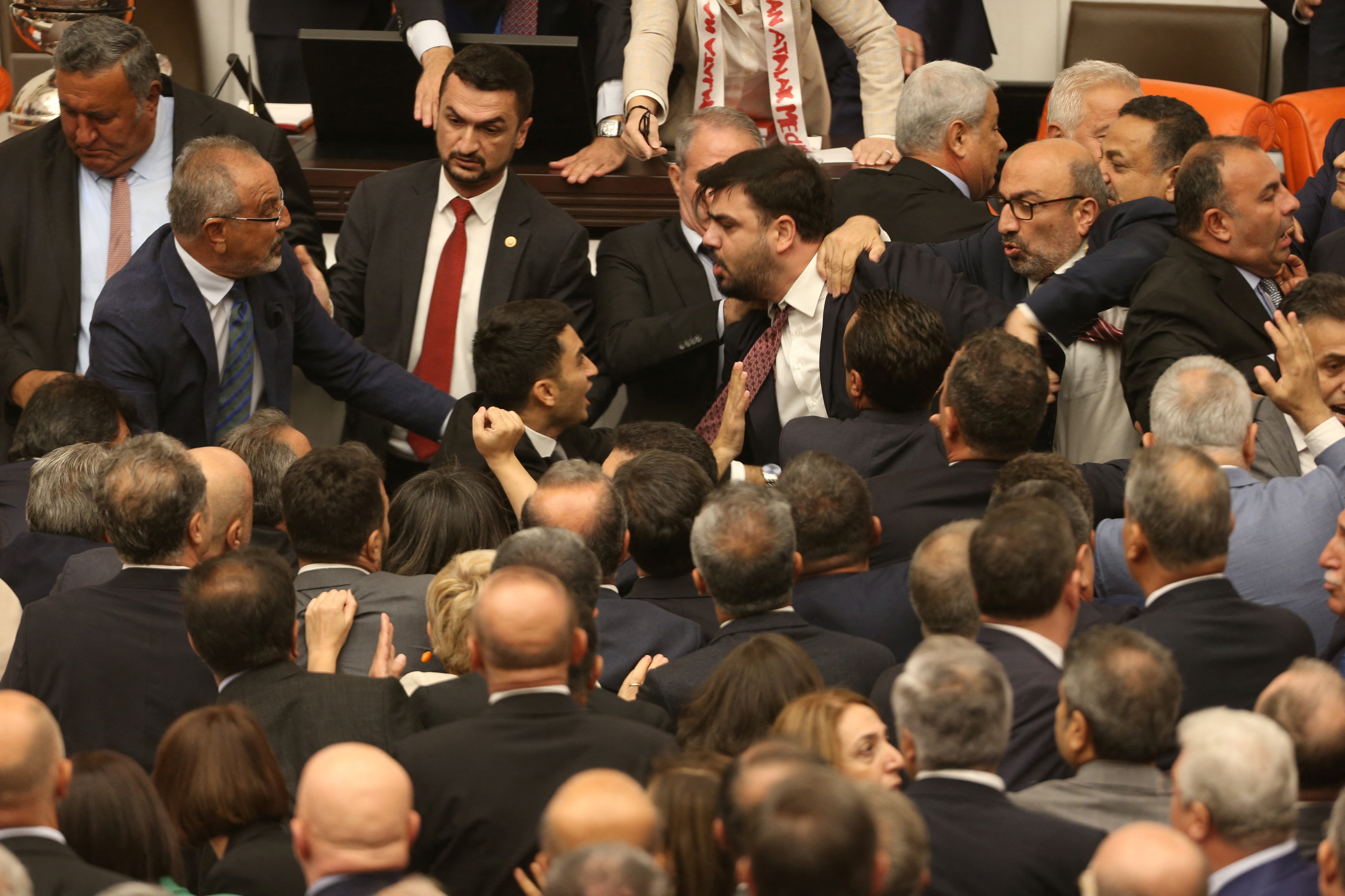 pretep v turškem parlamentu