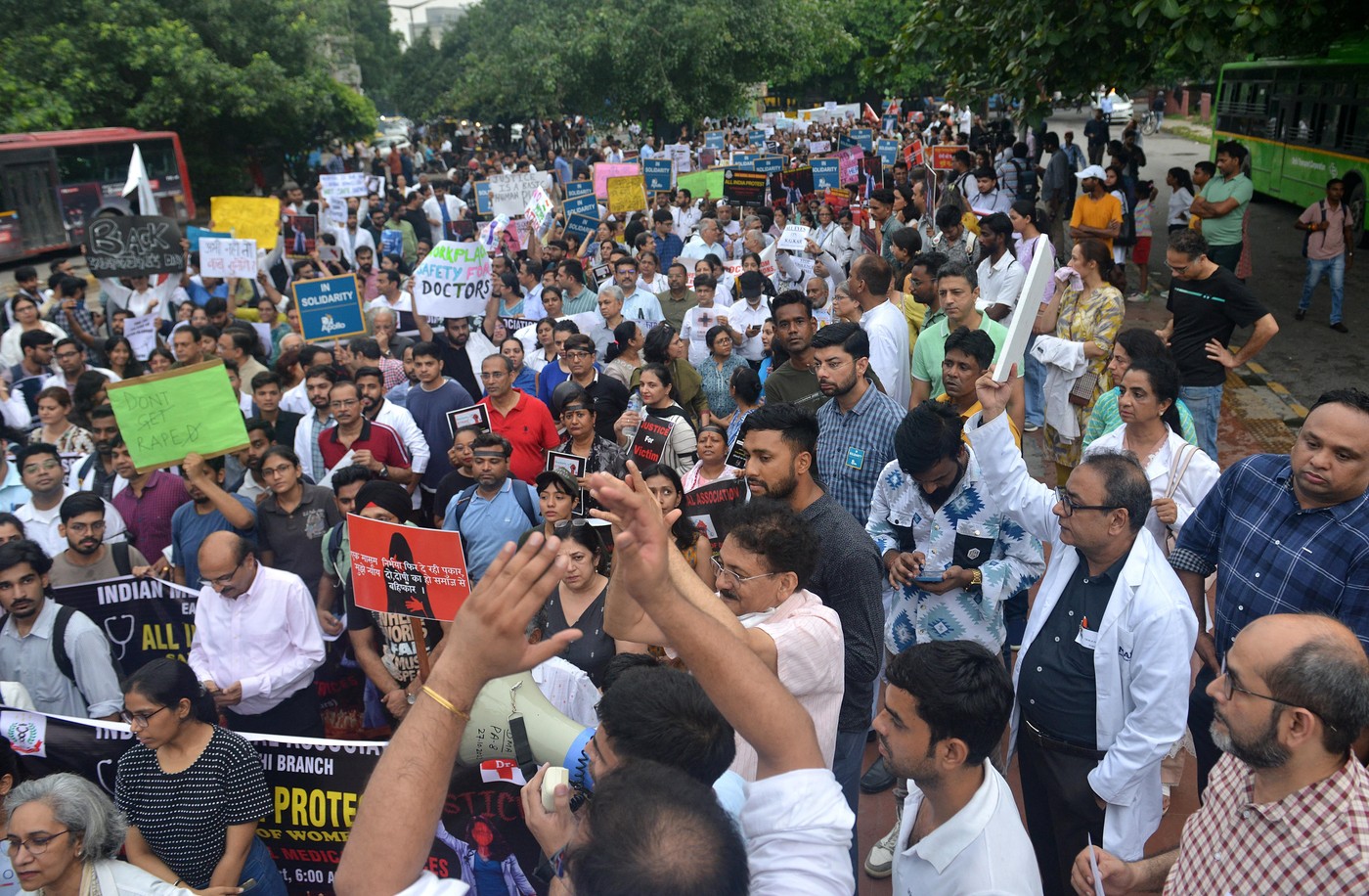 Indija, protest, zdravnica, umrla