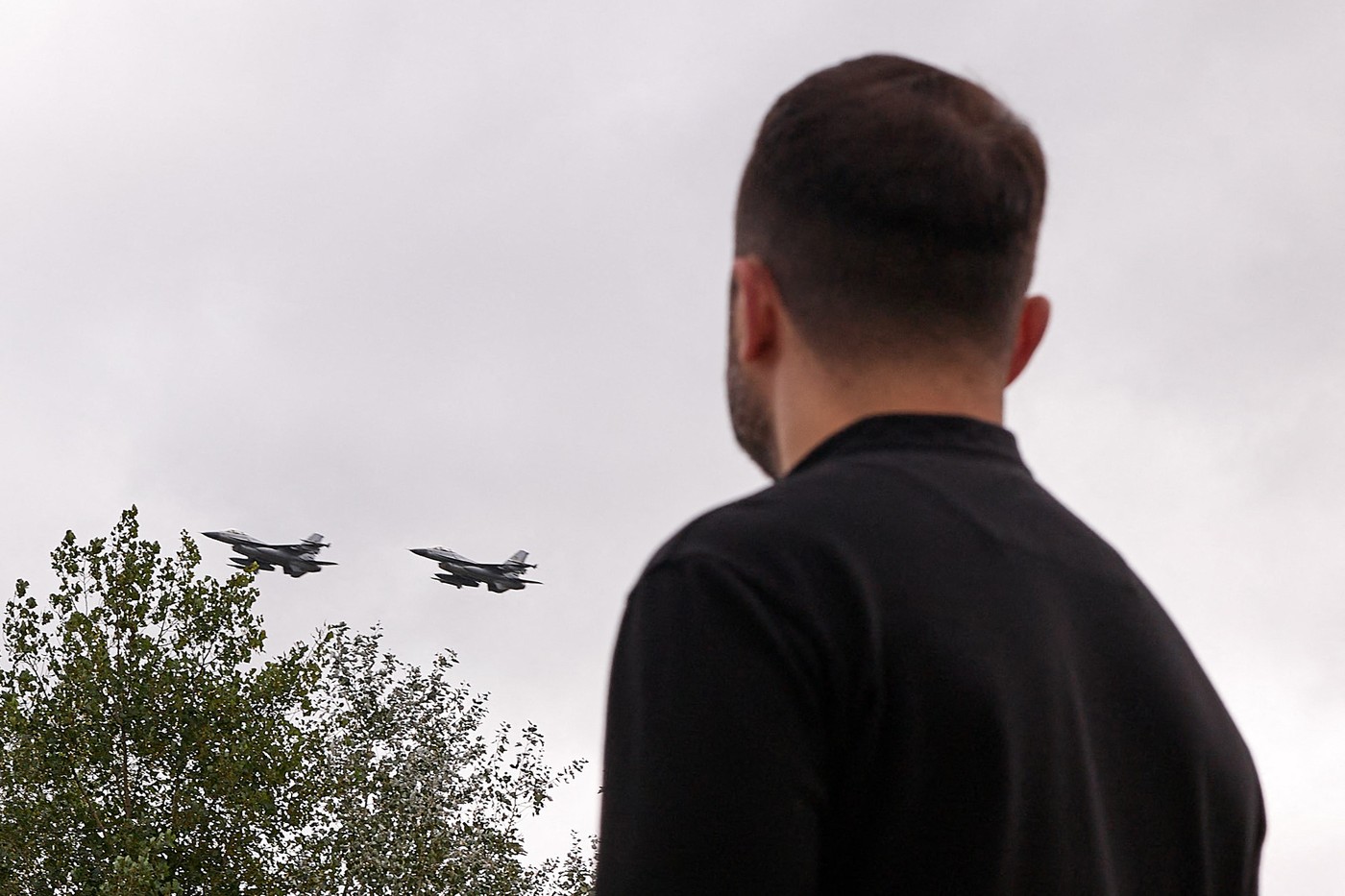 volodimir zelenski, ukrajinska vojska, F16, vojna v ukrjaini