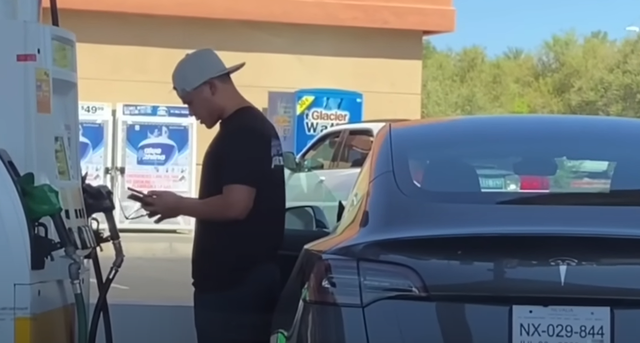 tesla, bencinska črpalka