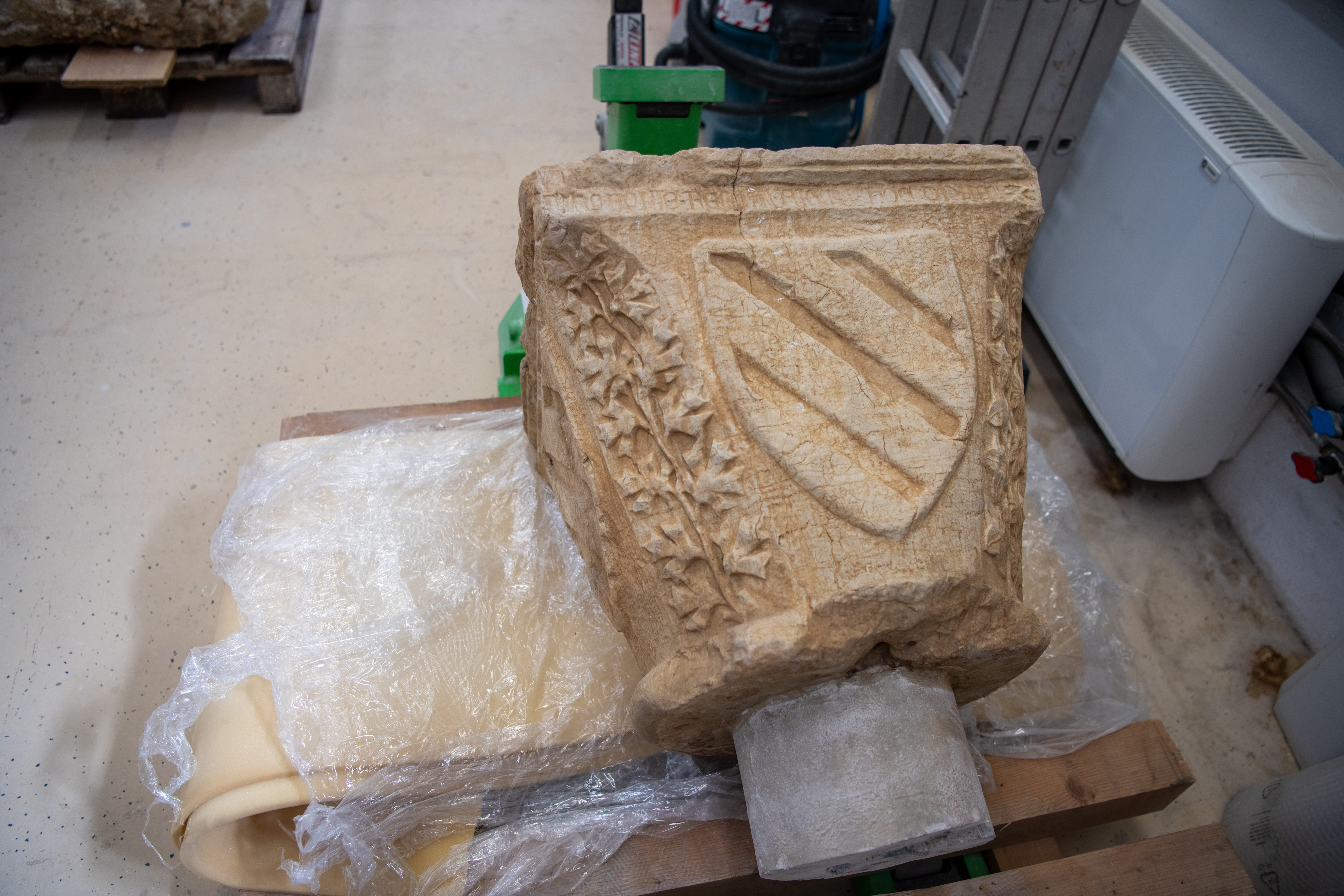 kamen, kipi, restavratorski center, umetnost