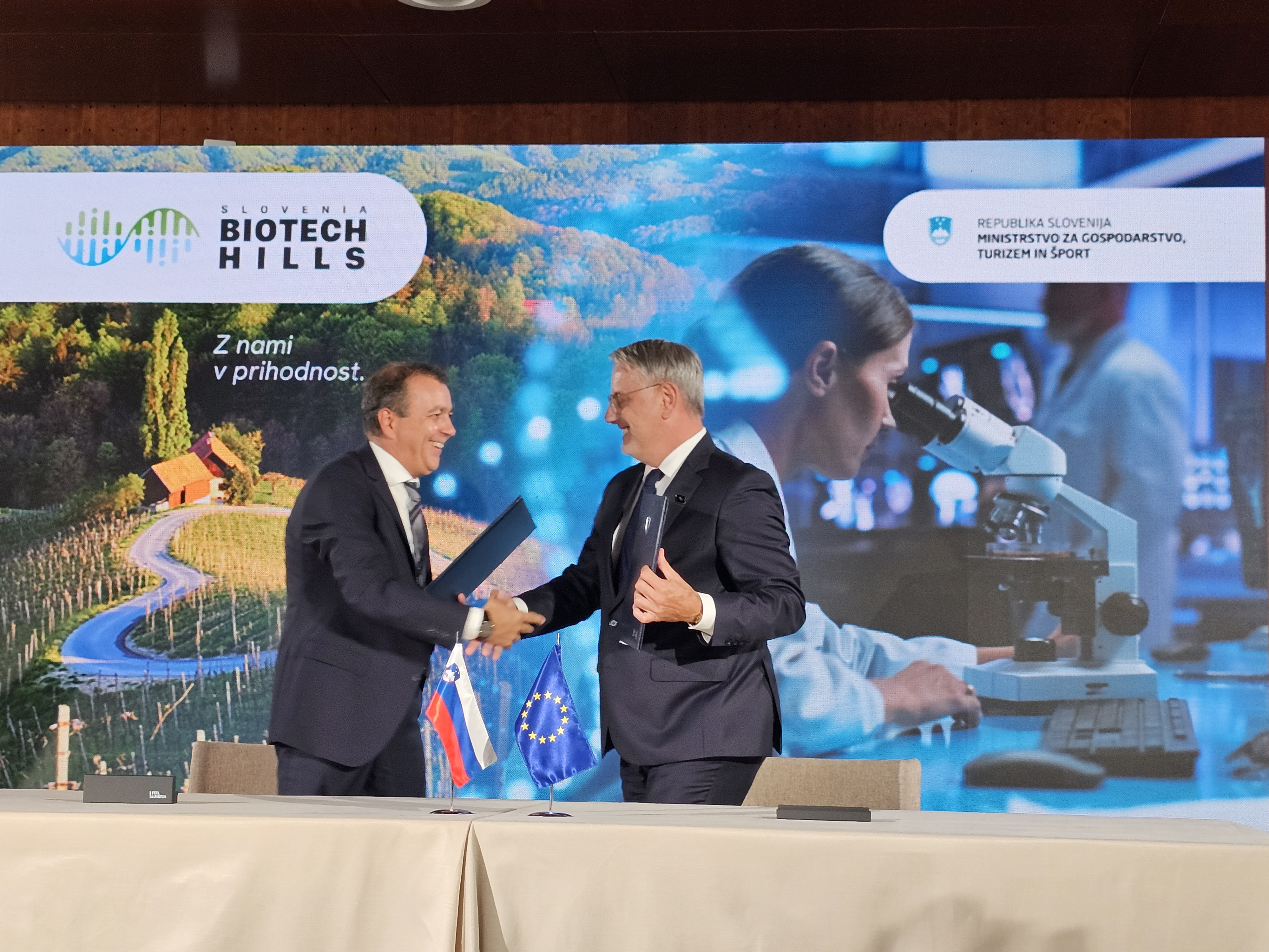 podpis pisma o nameri med zavodom Biotech Hills in Vlado Republike Slovenije