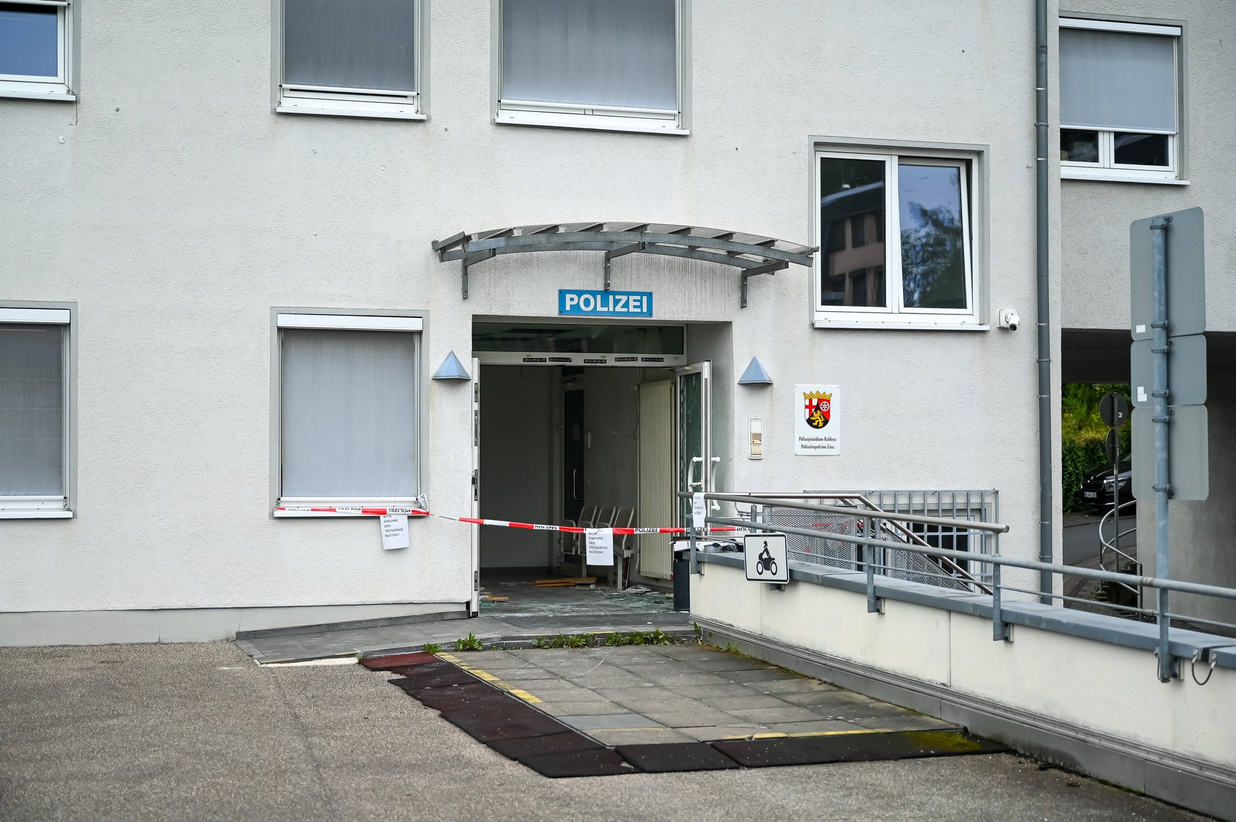 moški, policija, grožnja, linz