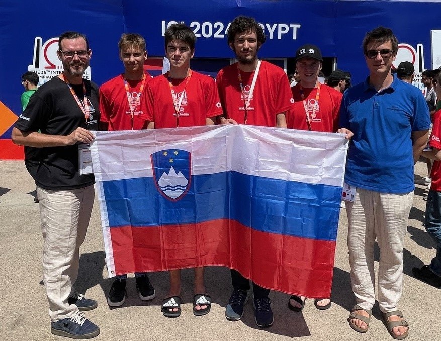 dijaki na mednarodni računalniški olimpijadi