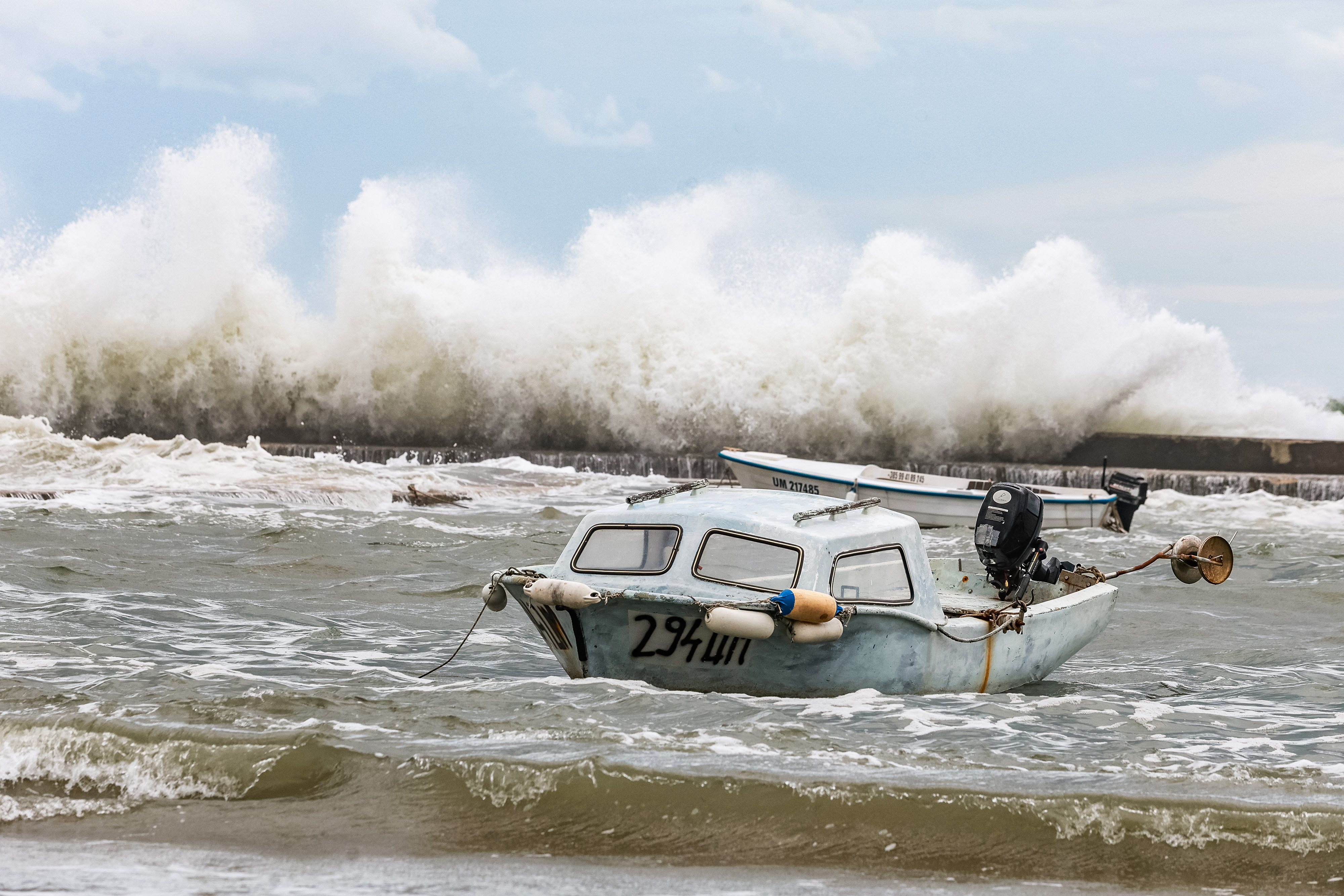 Visoki valovi v Umagu  (Foto: Srecko Niketic/PIXSELL/BOBO)