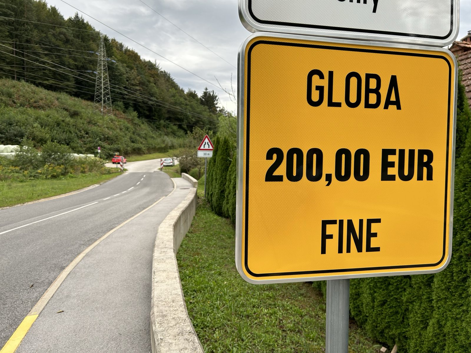 znak, Stranska vas, globa, lokalni promet