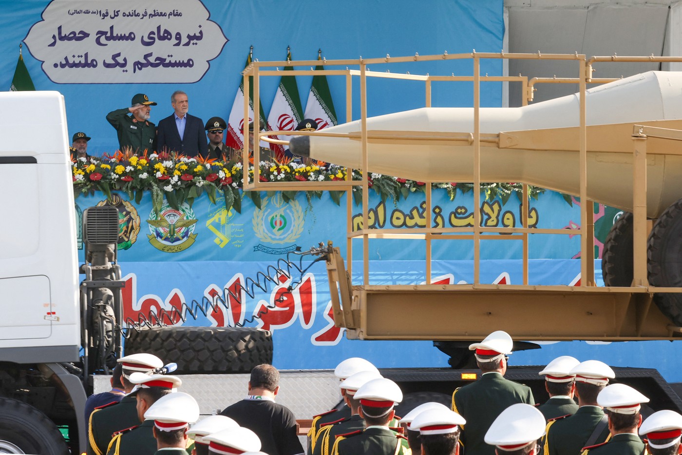 iran, teheran, vojaška parada, balistična raketa