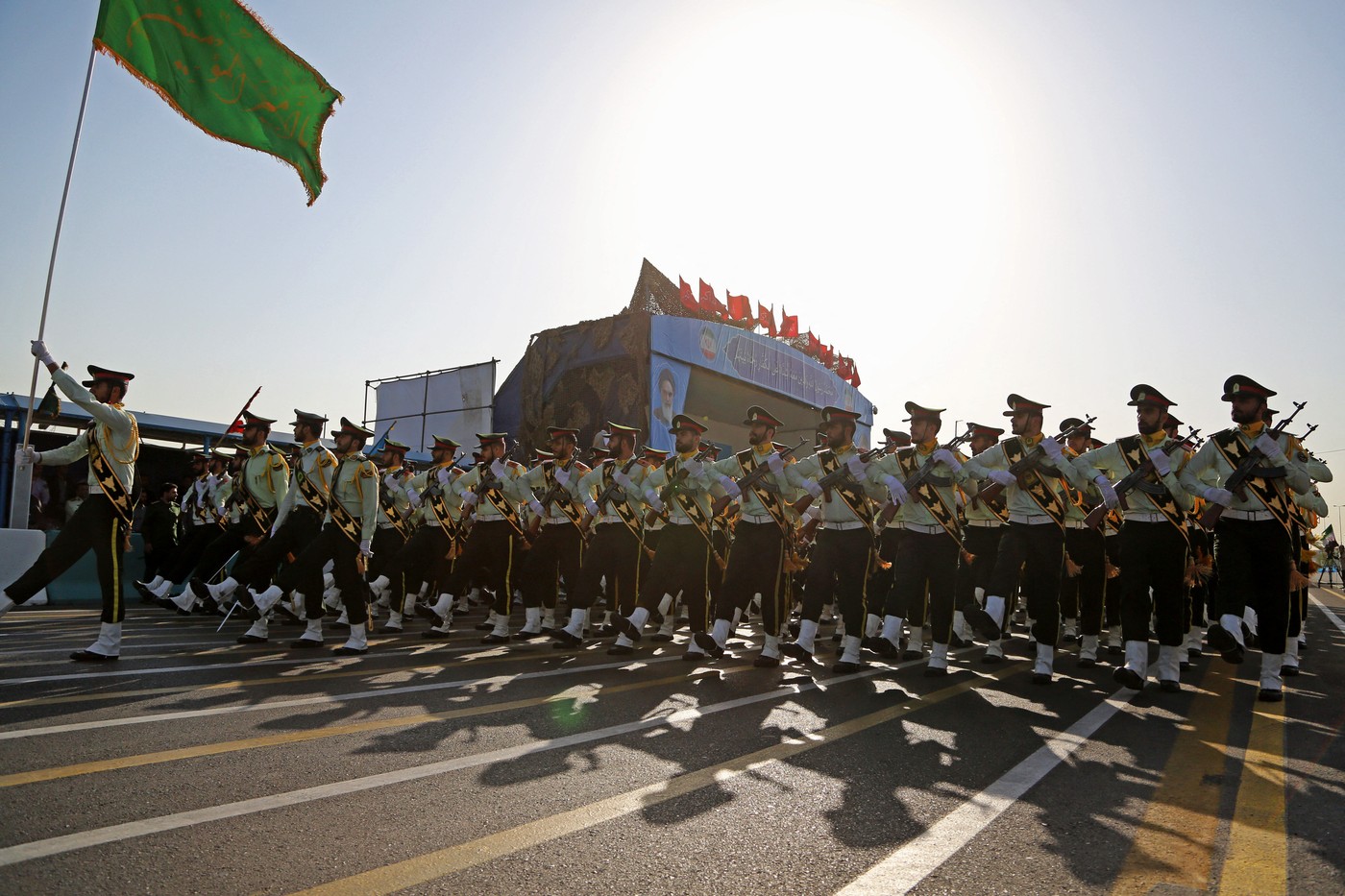 iran, teheran, vojaška parada, balistična raketa