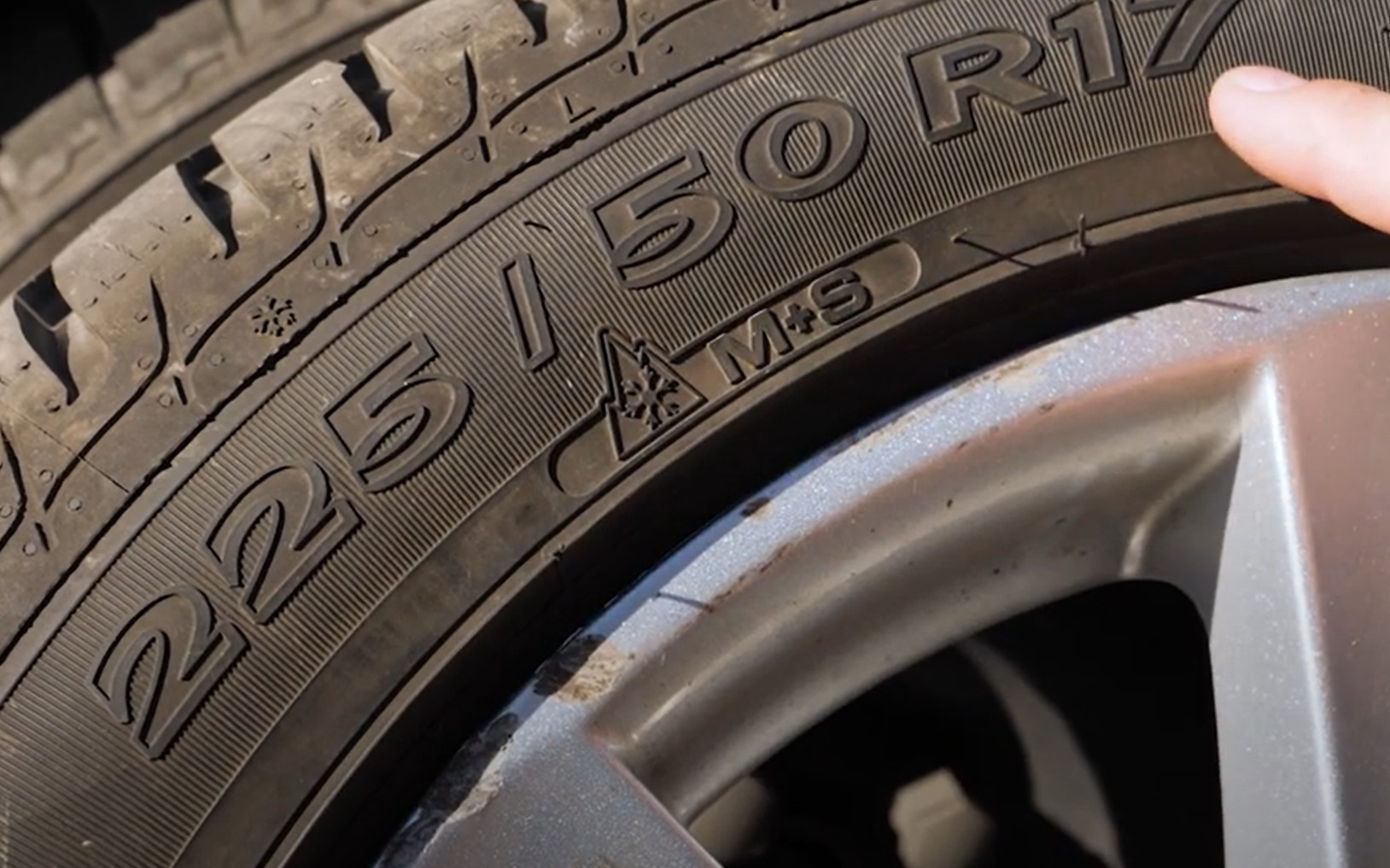 Avtomobilska guma, oznake