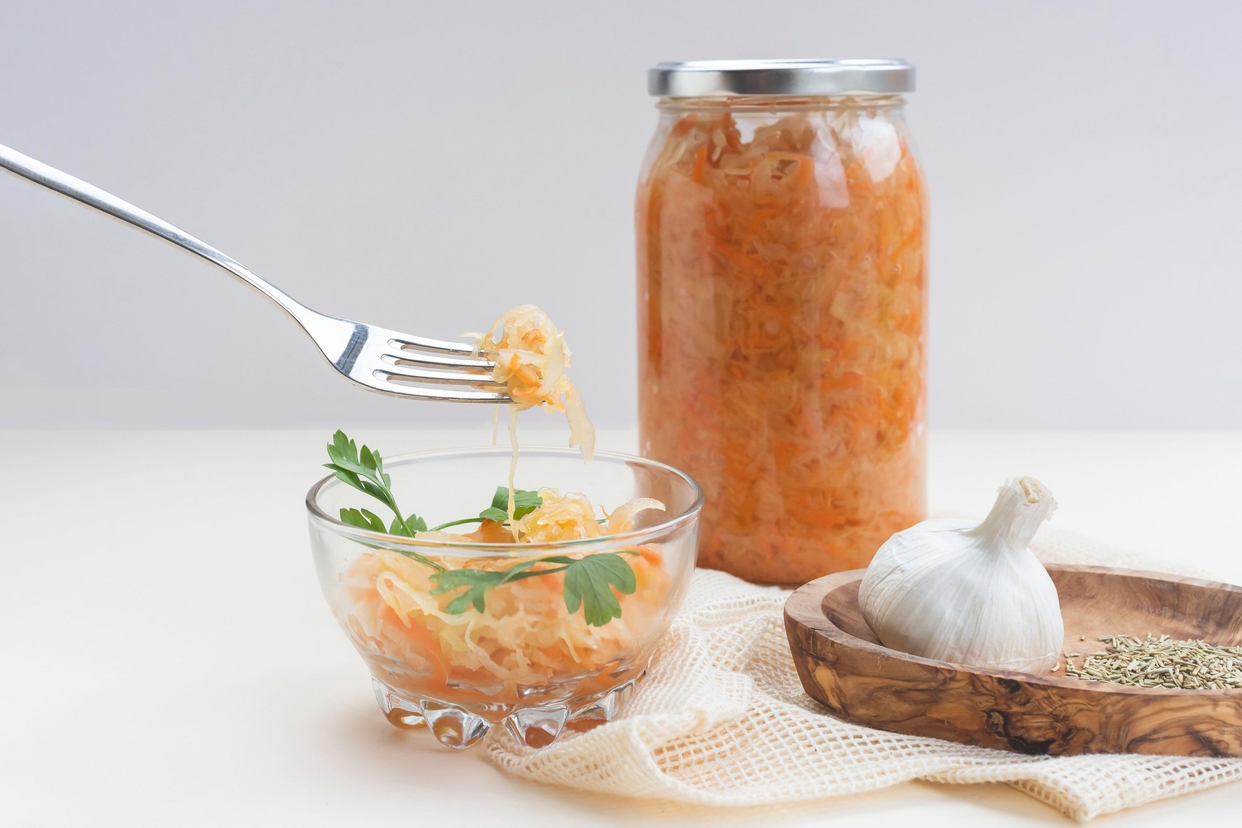 kislo zelje, korenček