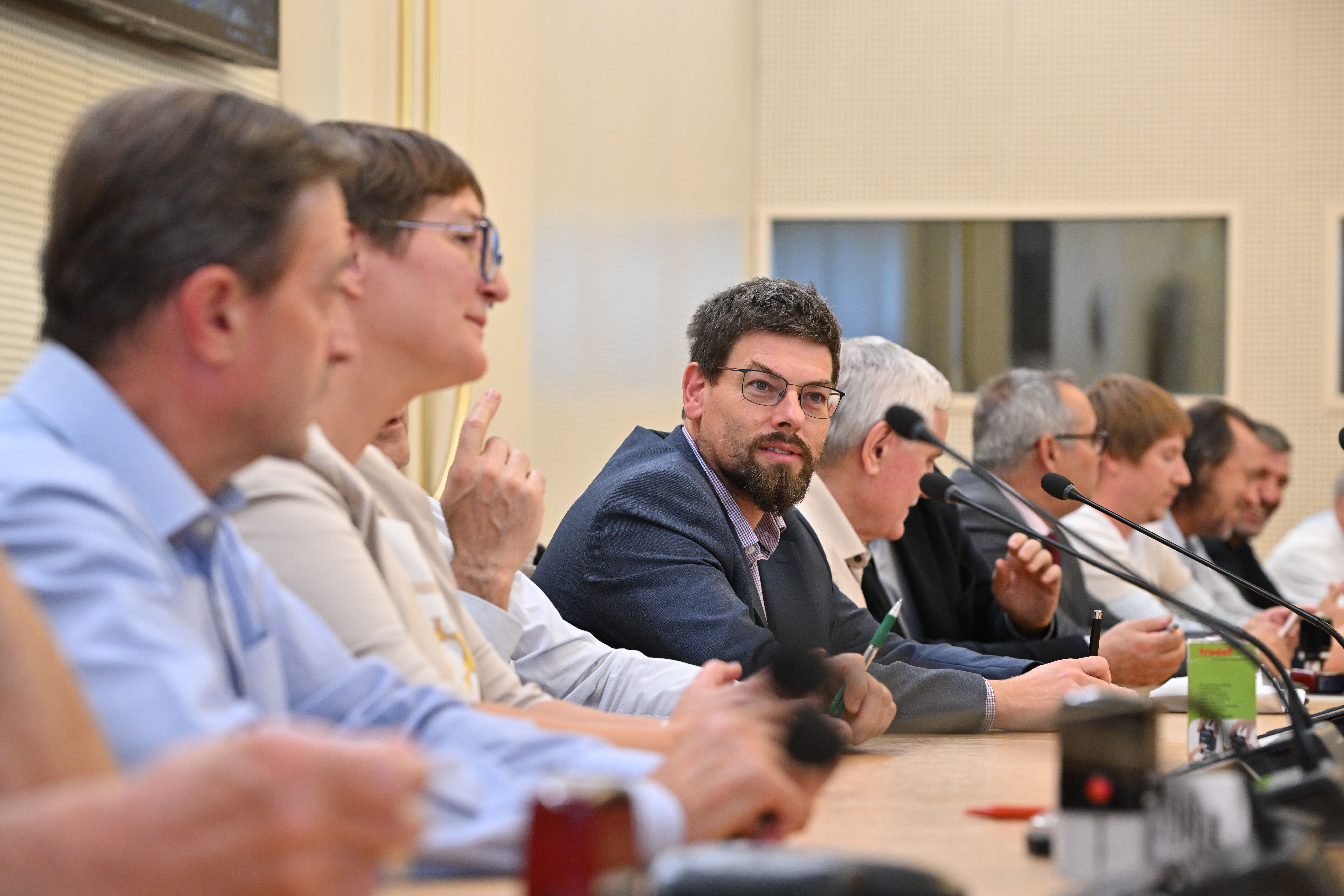 podpis izjave o stopnji usklajenosti predloga novega plačnega zakona, sindikati, vlada, Jakob Počivavšek