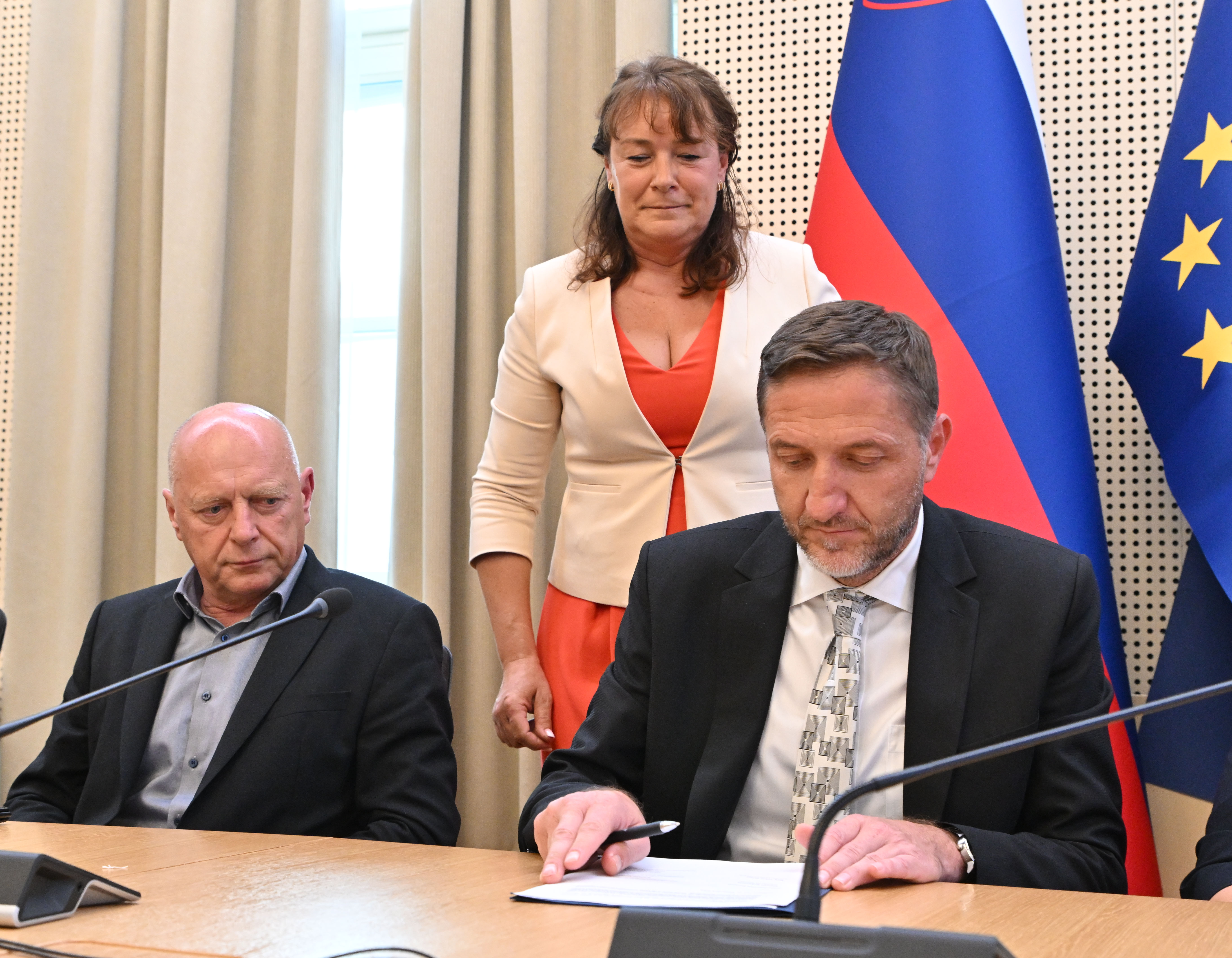 podpis izjave o stopnji usklajenosti predloga novega plačnega zakona, sindikati, vlada, Franc Props, Klemen Boštjančič