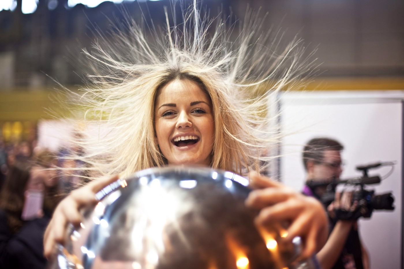 profistatična elektrika, Van de Graffov generatormedia-0187069347