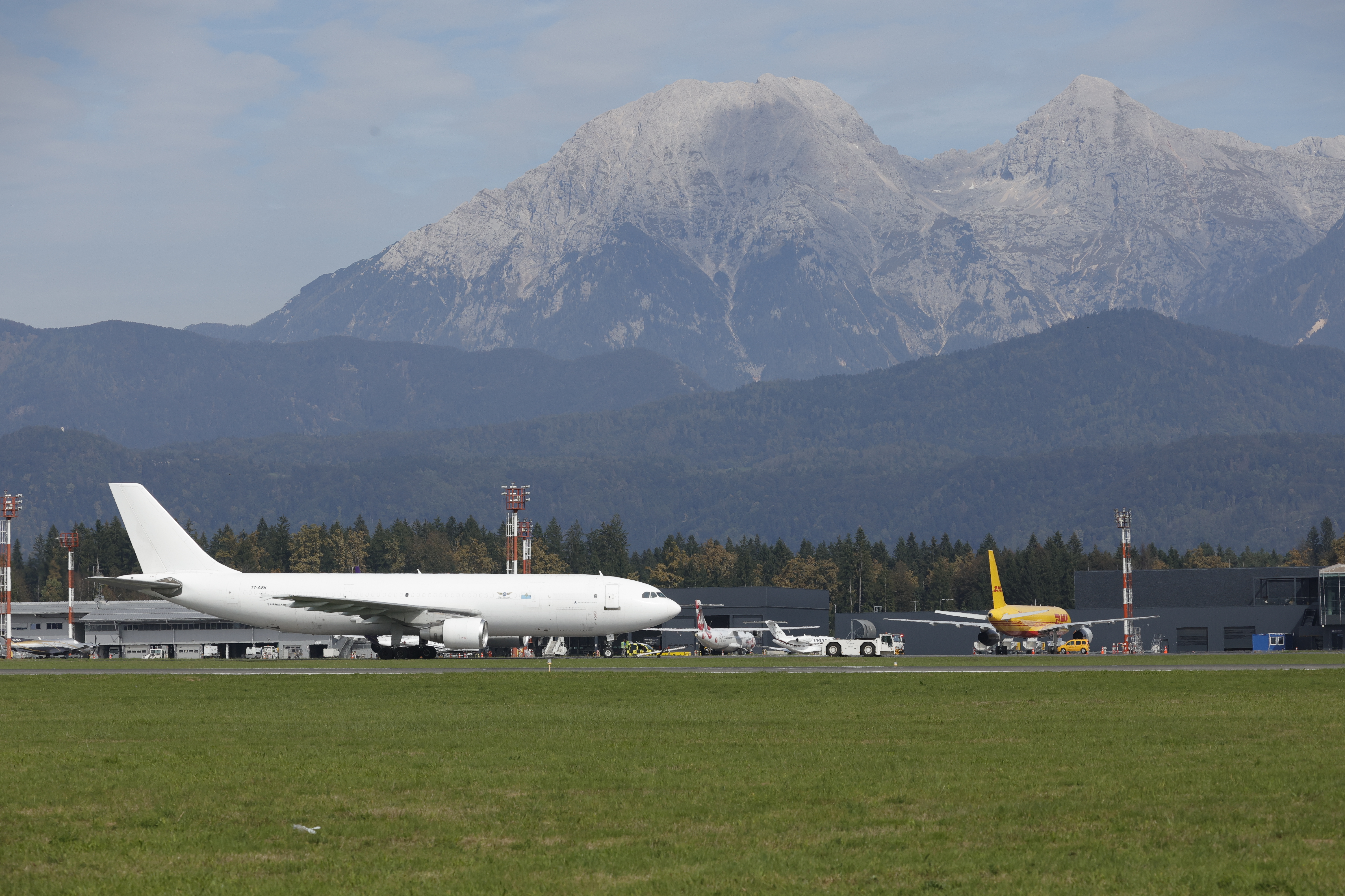 letalo, izrael, brnik, letališče jožeta pučnika, zasilni pristanek