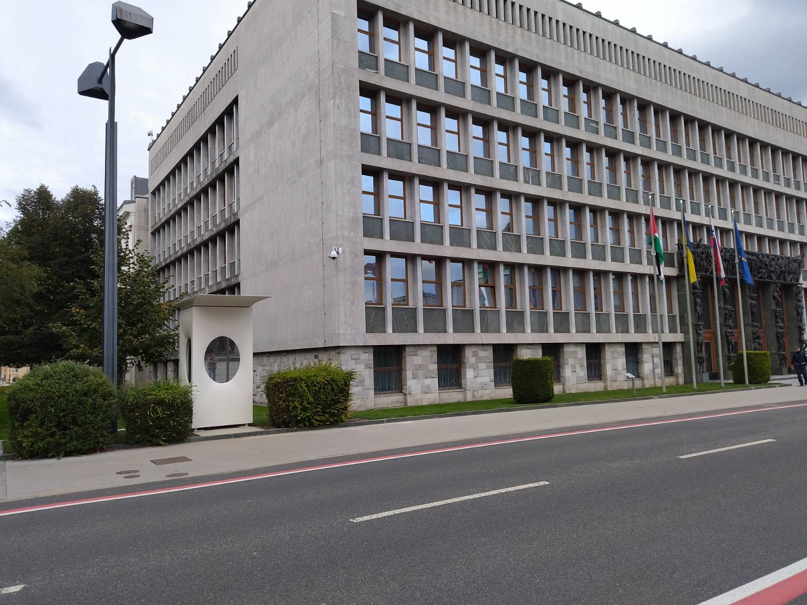 stražarska hiška pred parlamentom