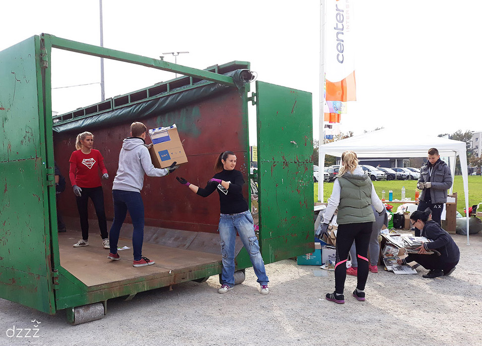 Utrinek iz pretekle akcije zbiranja papirja (Foto: DZZZ) 