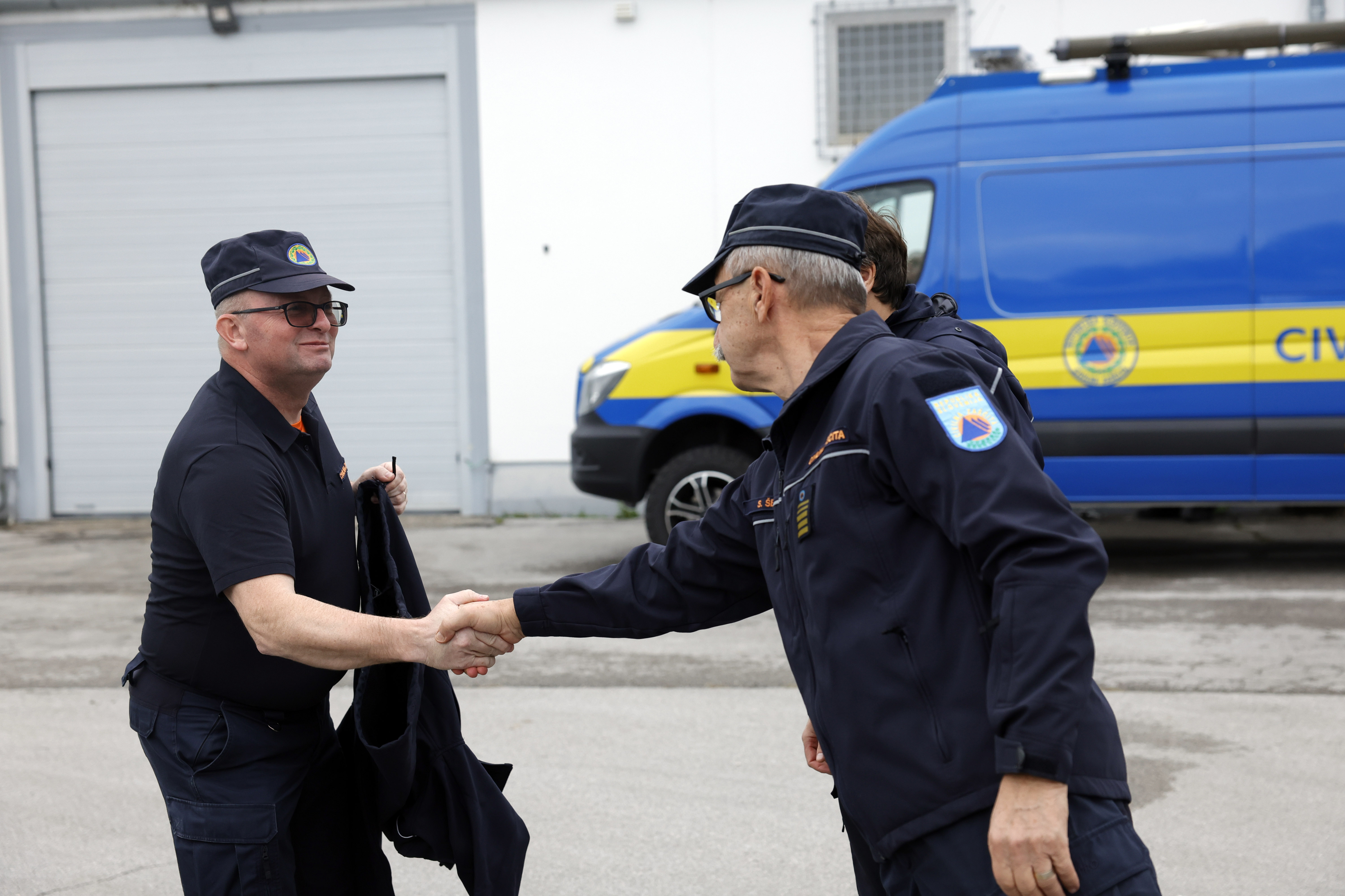 Civilna zaščita na poti v BiH (Foto: Borut Živulovic/F.A.BOBO)