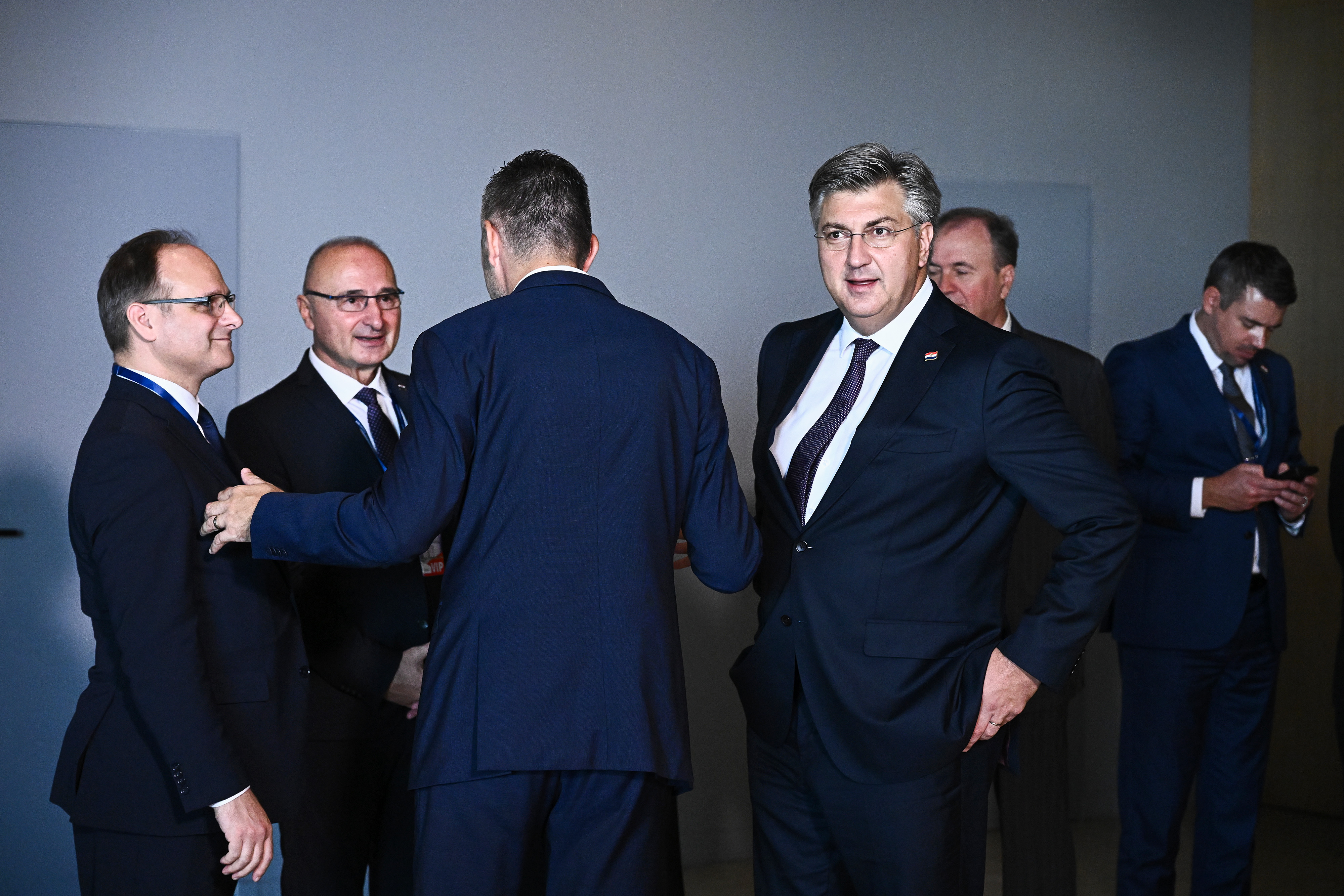 Zelenski je z delegacijo prispel v Dubrovnik. (Foto: Marko Lukunic/PIXSELL/F.A.BOBO)