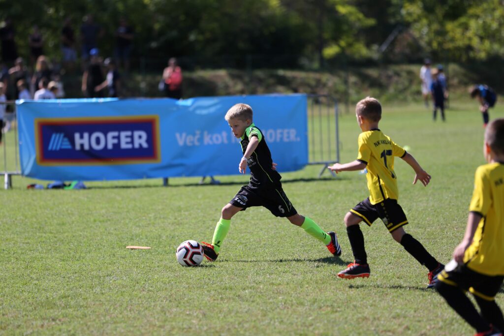 1728896382-Na-prvih-dogodkih-se-je-zbralo-vec-kot-1100-mladih-nogometasev-iz-60-klubov-1024x683.jpg