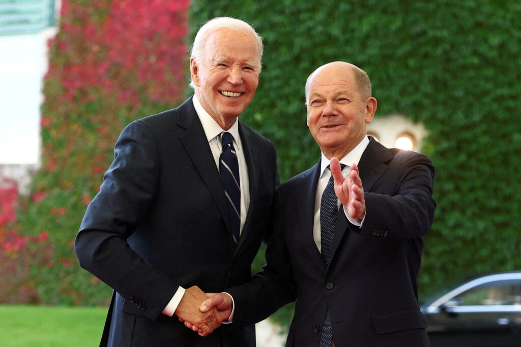 1729255409-2024-10-18T105343Z_1186636400_RC2YMAA628P5_RTRMADP_3_GERMANY-USA-SCHOLZ-BIDEN-1024x683.jpg