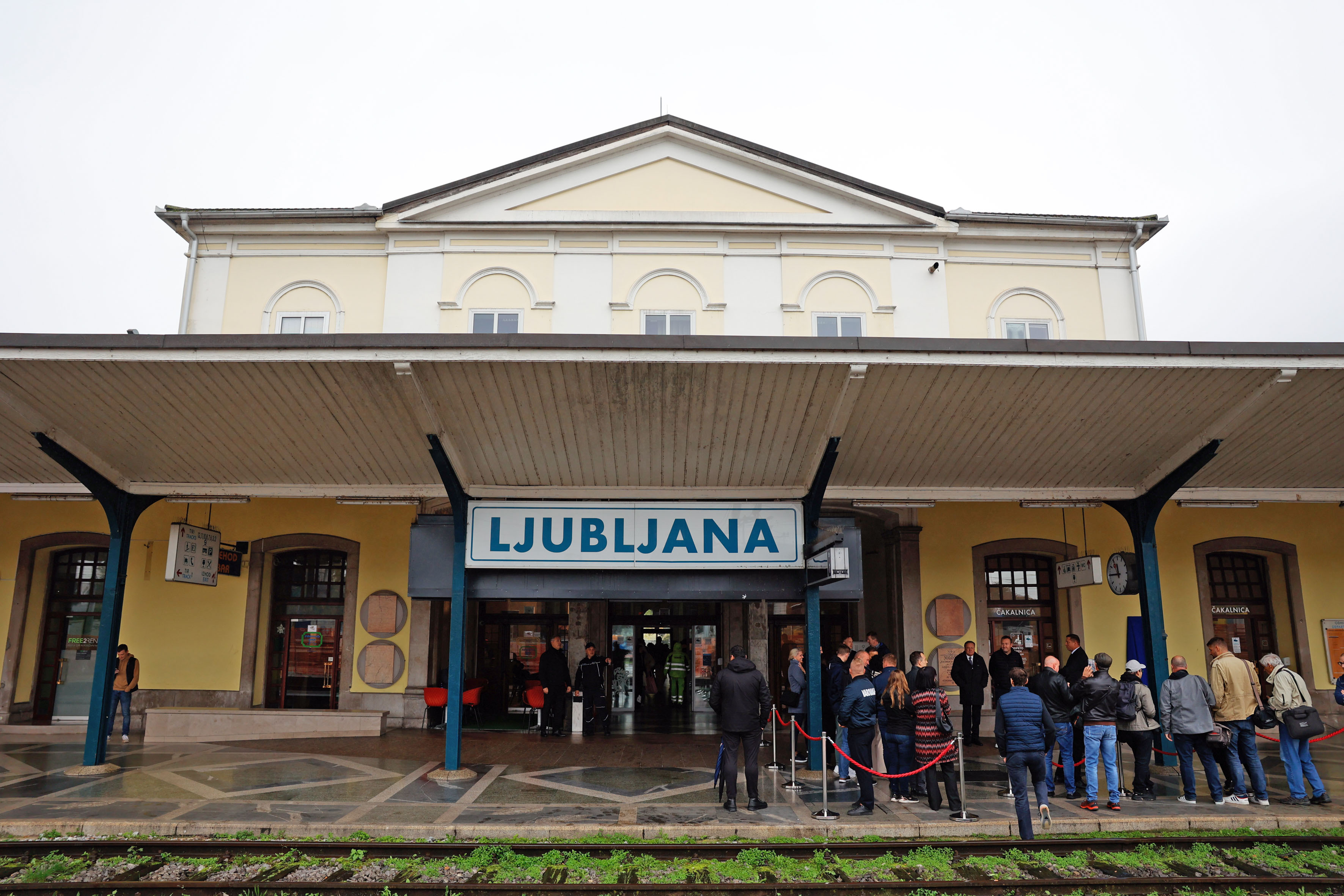 Z odkritjem spominske plošče so uradno začeli dela na ljubljanski železniški postaji (Foto: BOBO)