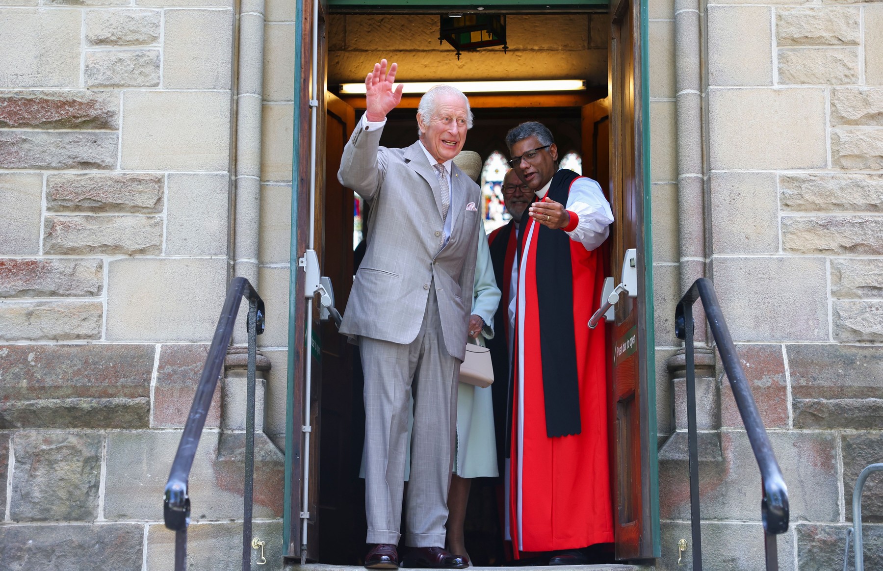 Britanski kralj Karel III. s  soprogo, kraljico Camillo v Sydneyju (Foto: PROFIMEDIA)