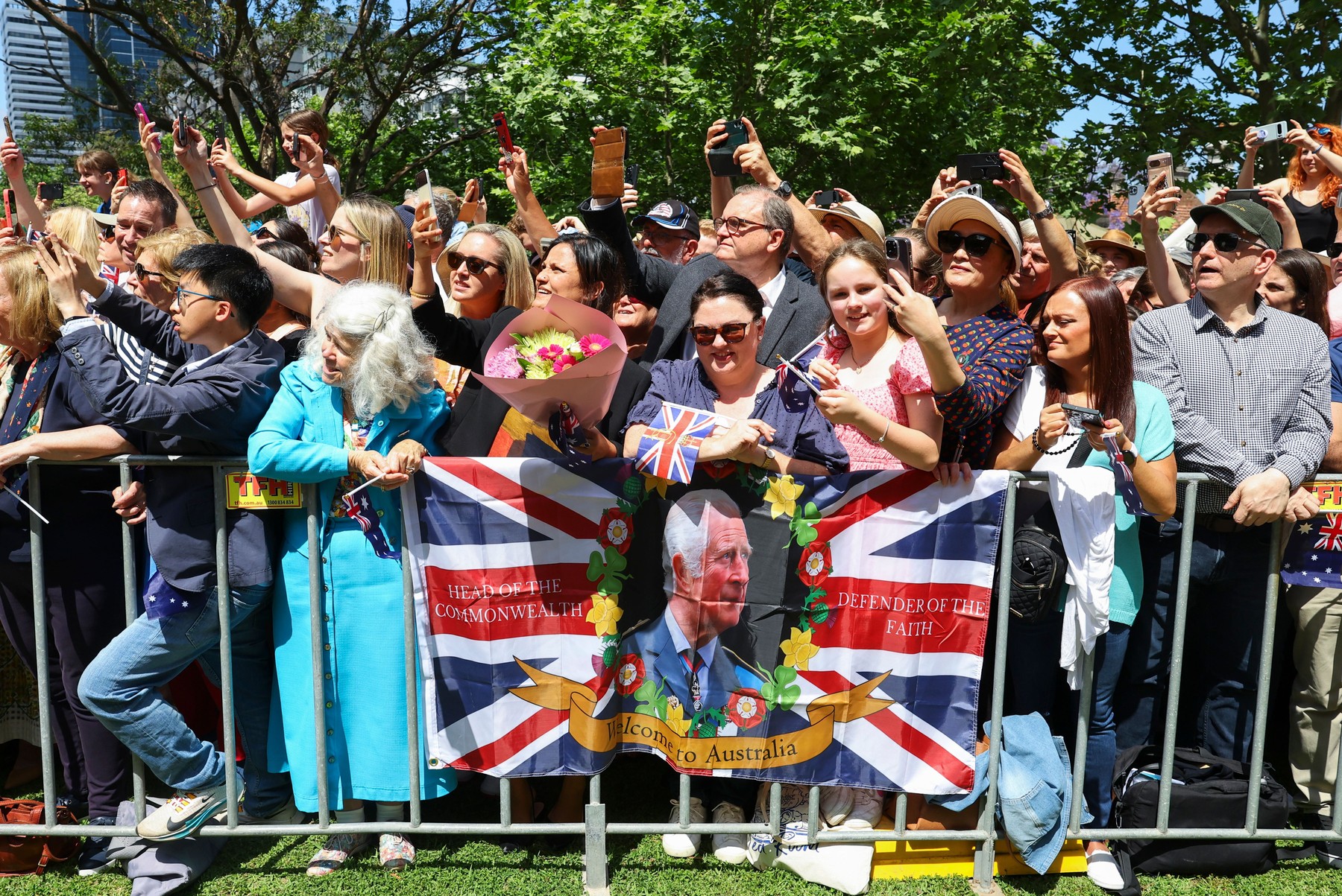 Britanski kralj Karel III. s  soprogo, kraljico Camillo v Sydneyju