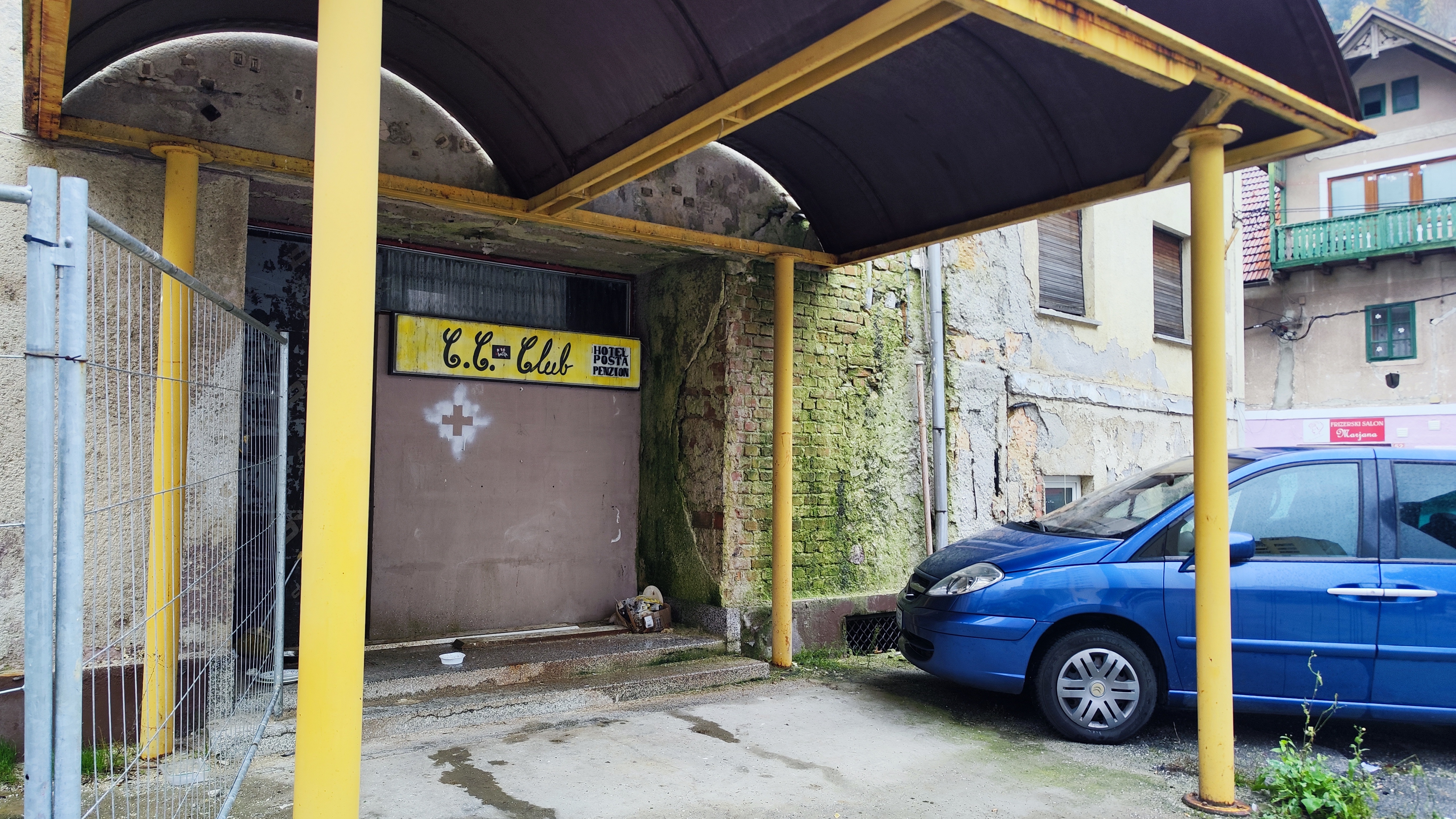 hotel pošta, jesenice, rušenje