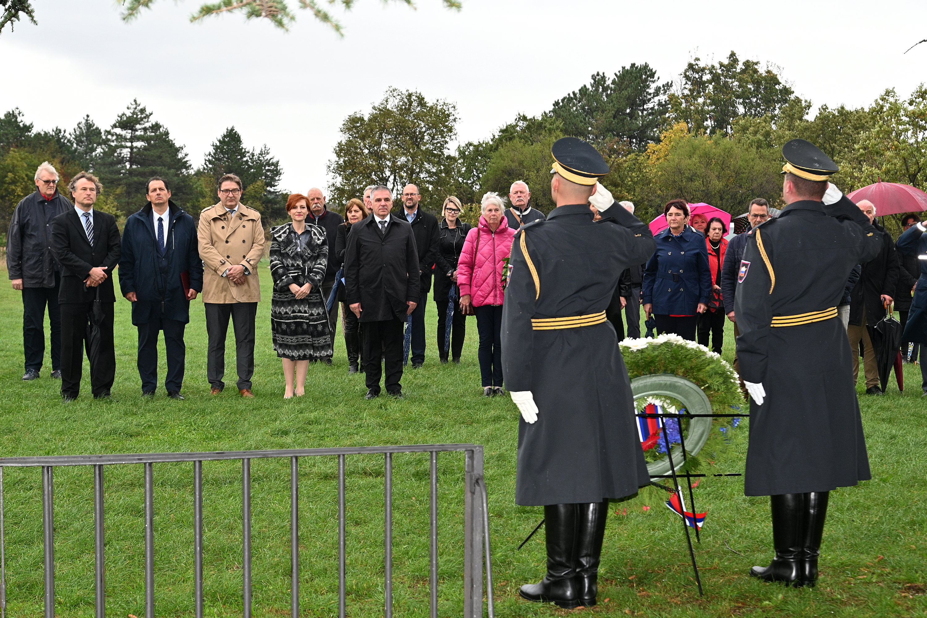 bazoviška gmajna, poklon, marko lotrič, asta vrečko