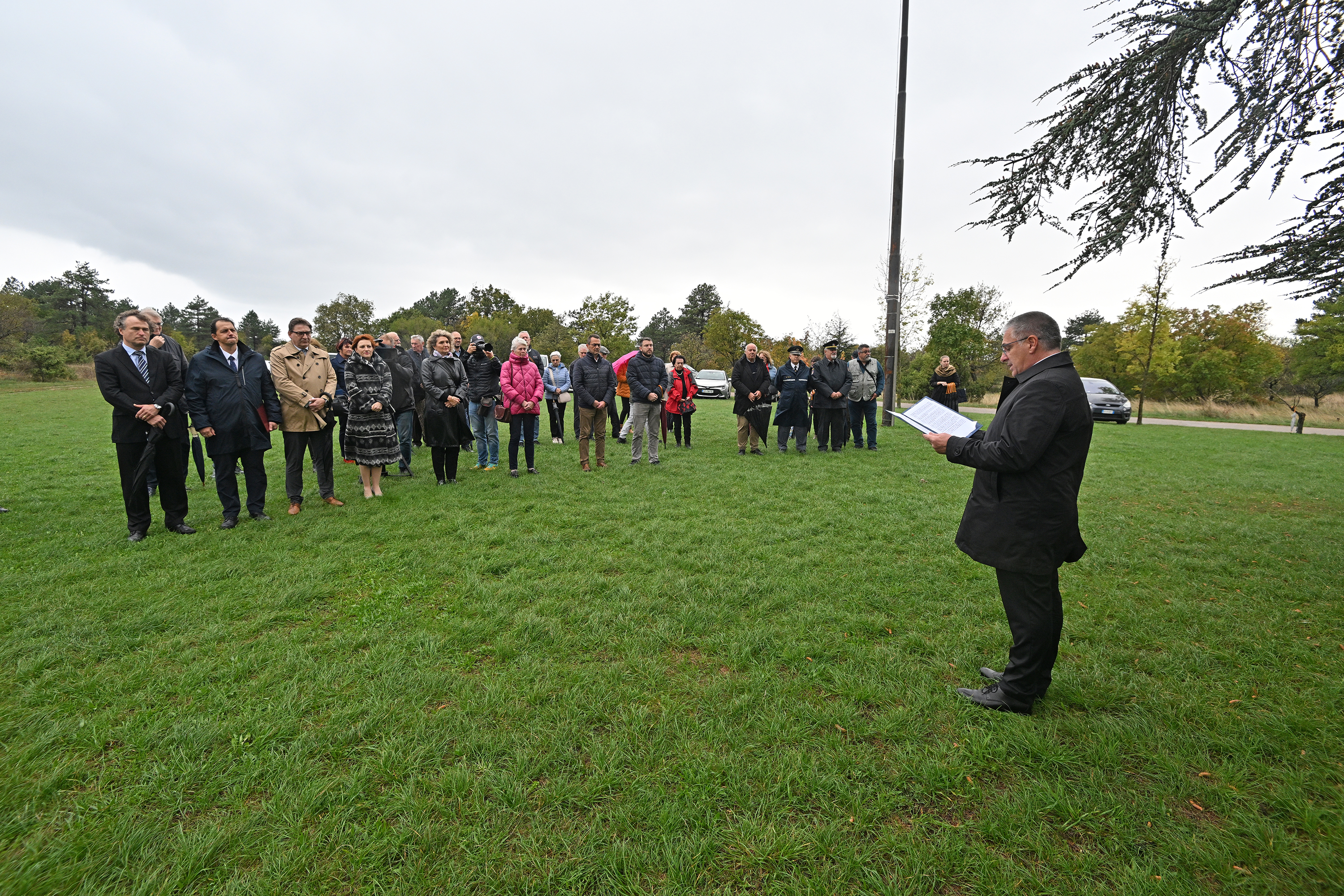 bazoviška gmajna, poklon, marko lotrič, asta vrečko