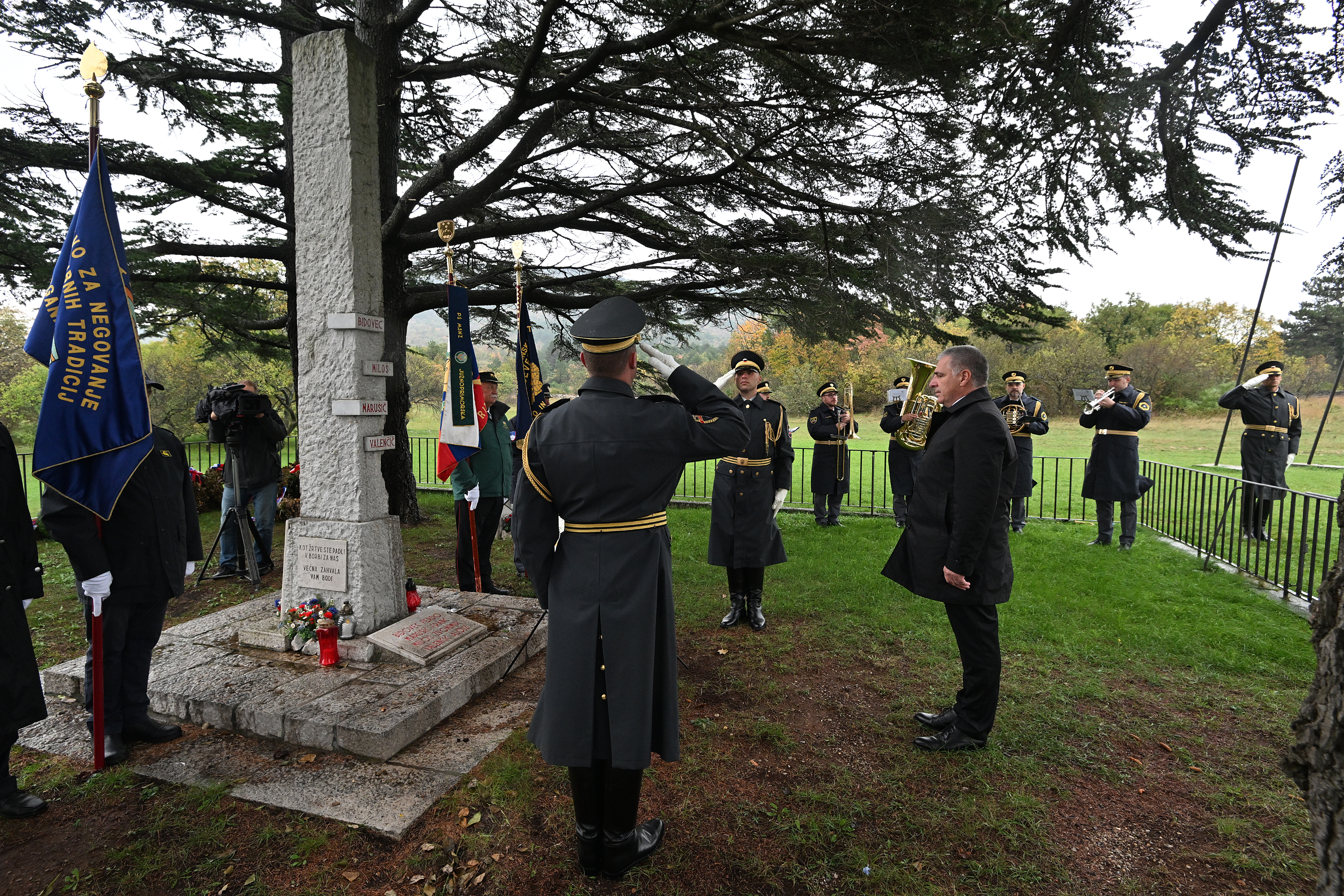 bazoviška gmajna, poklon, marko lotrič, asta vrečko
