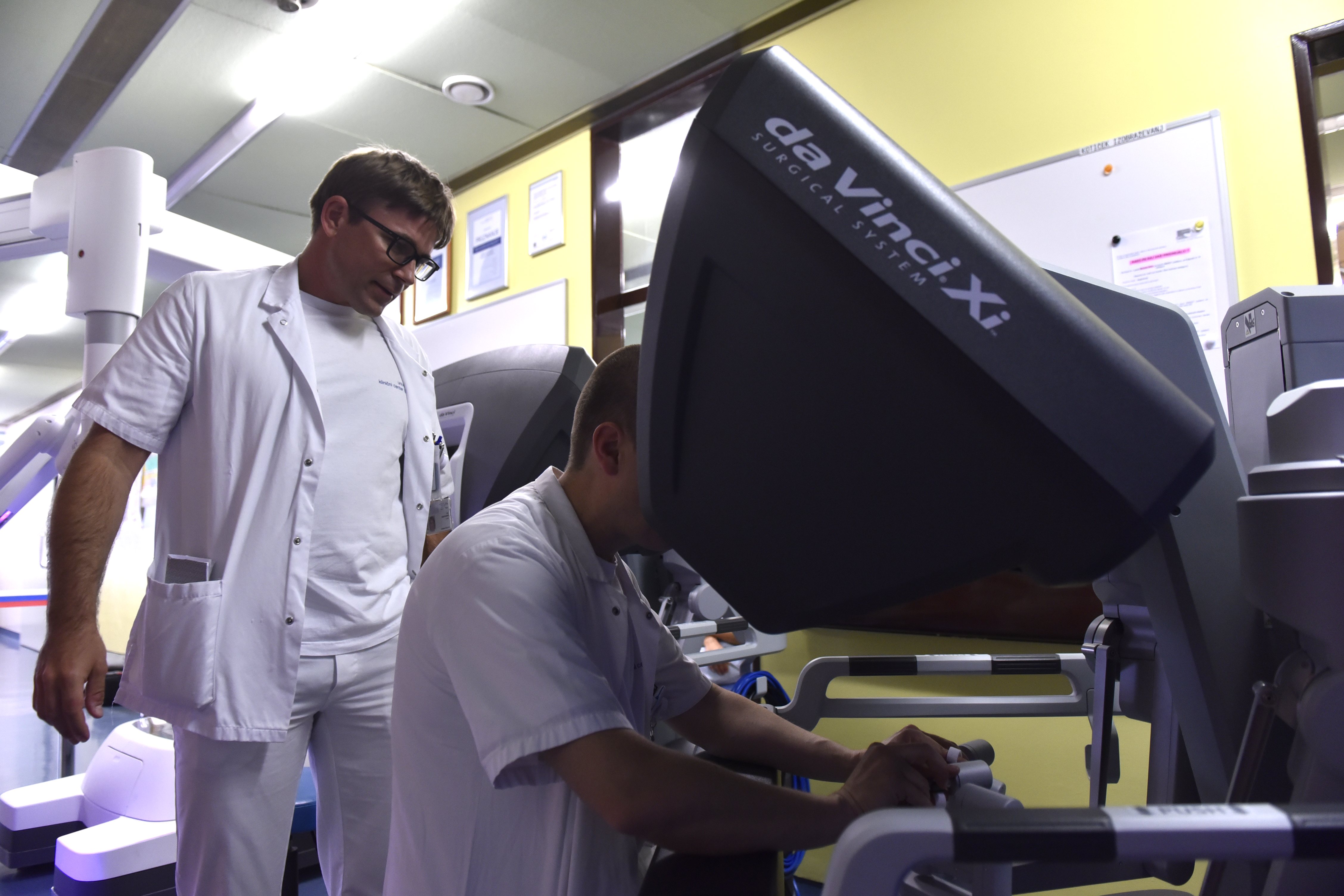 robot, robotska kirurgija, umetna inteligenca