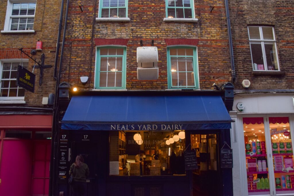 1730625349-prodajalna-Neals-Yard-Dairy-1-1024x682.jpg