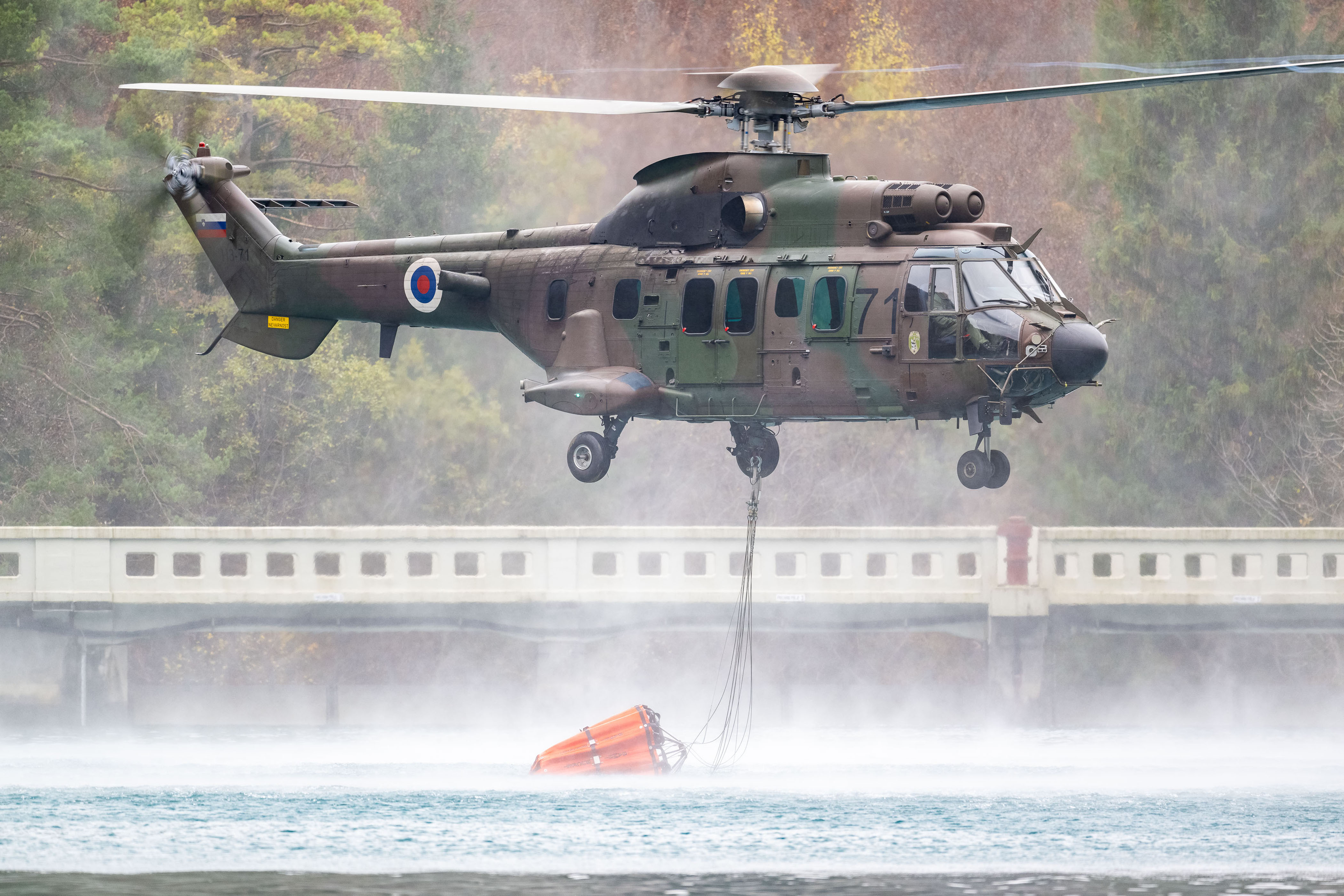 požar. Završnica, helikopter, gašenje iz zraka