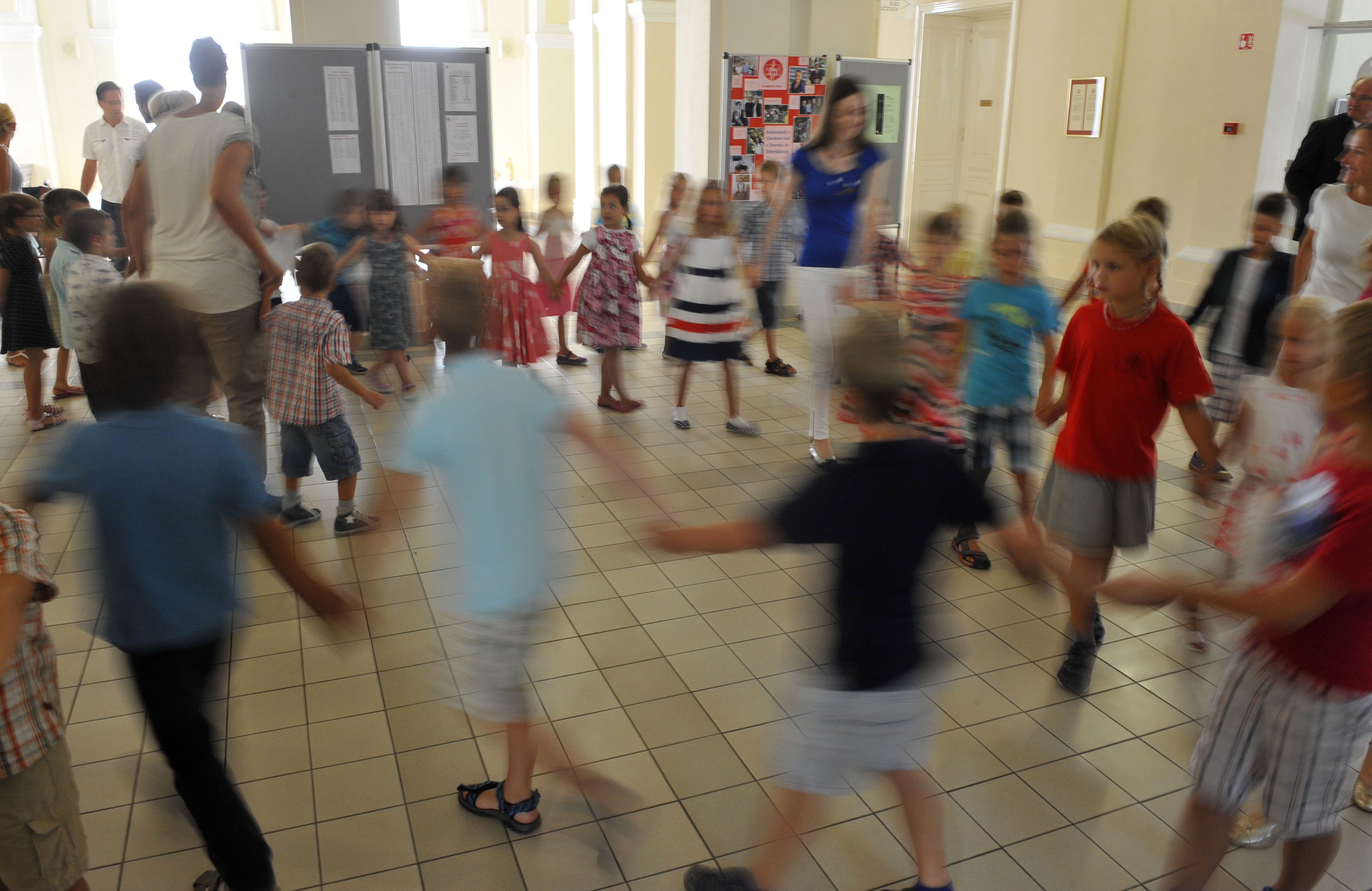 PRVI DAN SOLE OTROCI ZABAVA IGRA PRVOSOLCKI PRVI SOLSKI DAN