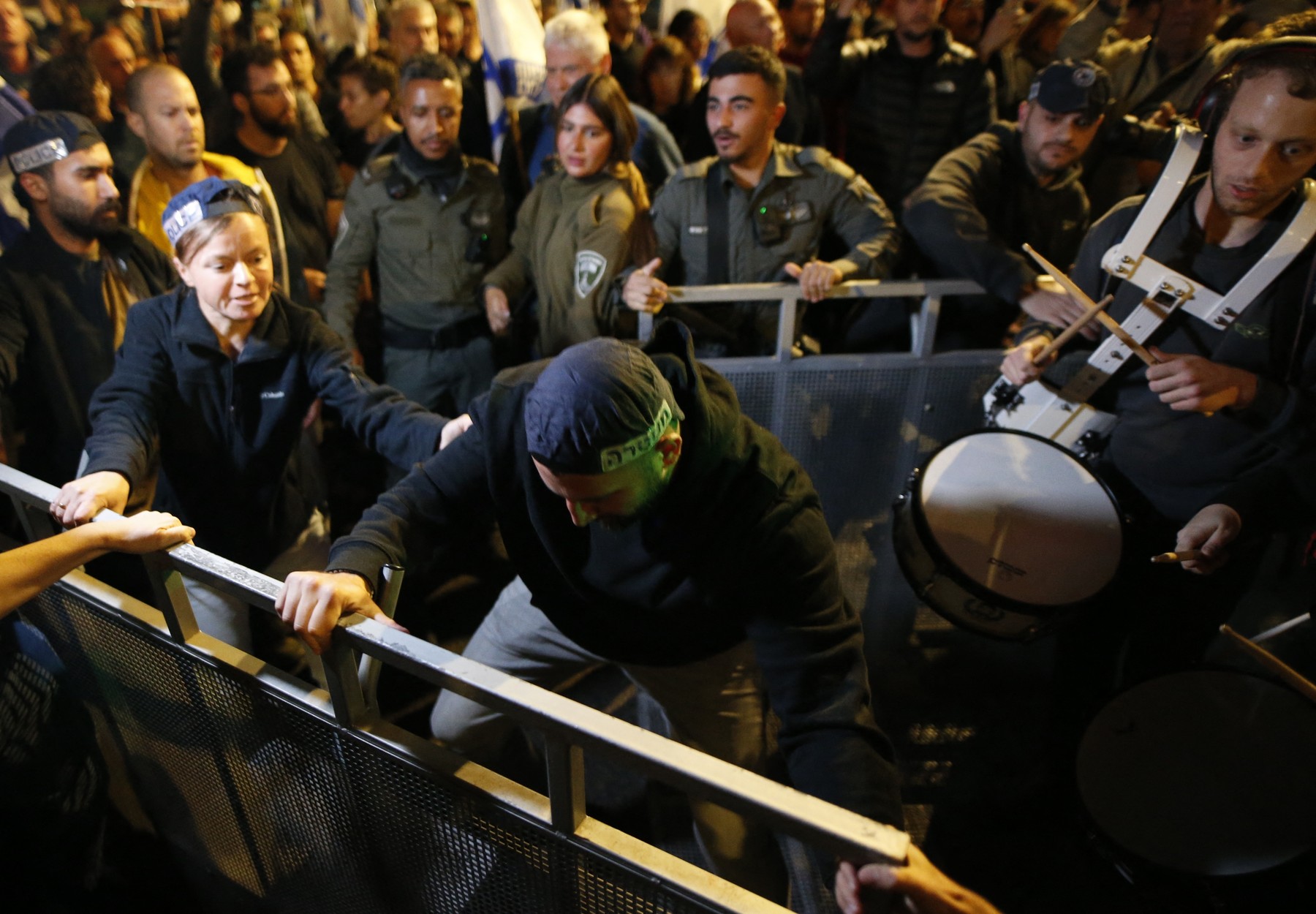 V Izraelu so po odstavitvi obrambnega ministra Joava Galanta izbruhnili protesti. (Foto: PROFIMEDIA)