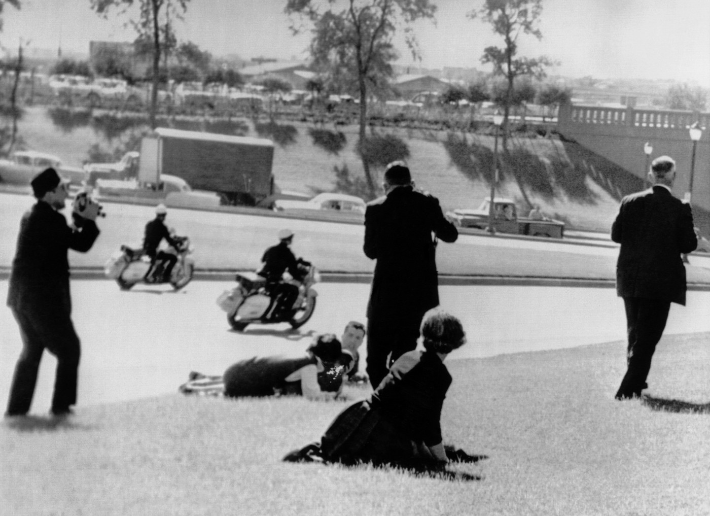 Očividci v neposredni bližini atentata na Kennedyja, nekaj sekund po streljanju (Foto: PROFIMEDIA)