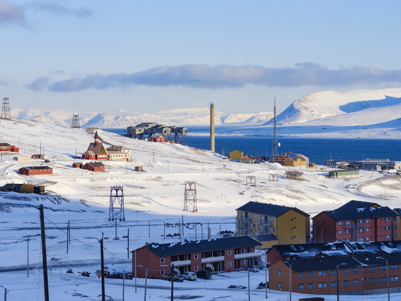Longyearbyen, the capital of Svalbard on the island of Spitsbergen in the Spitsbergen archipelago. Arctic, Europe, Scandinavia, Norway, Svalbard