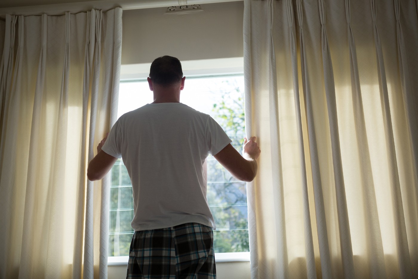 moški, okno, opazovanje
