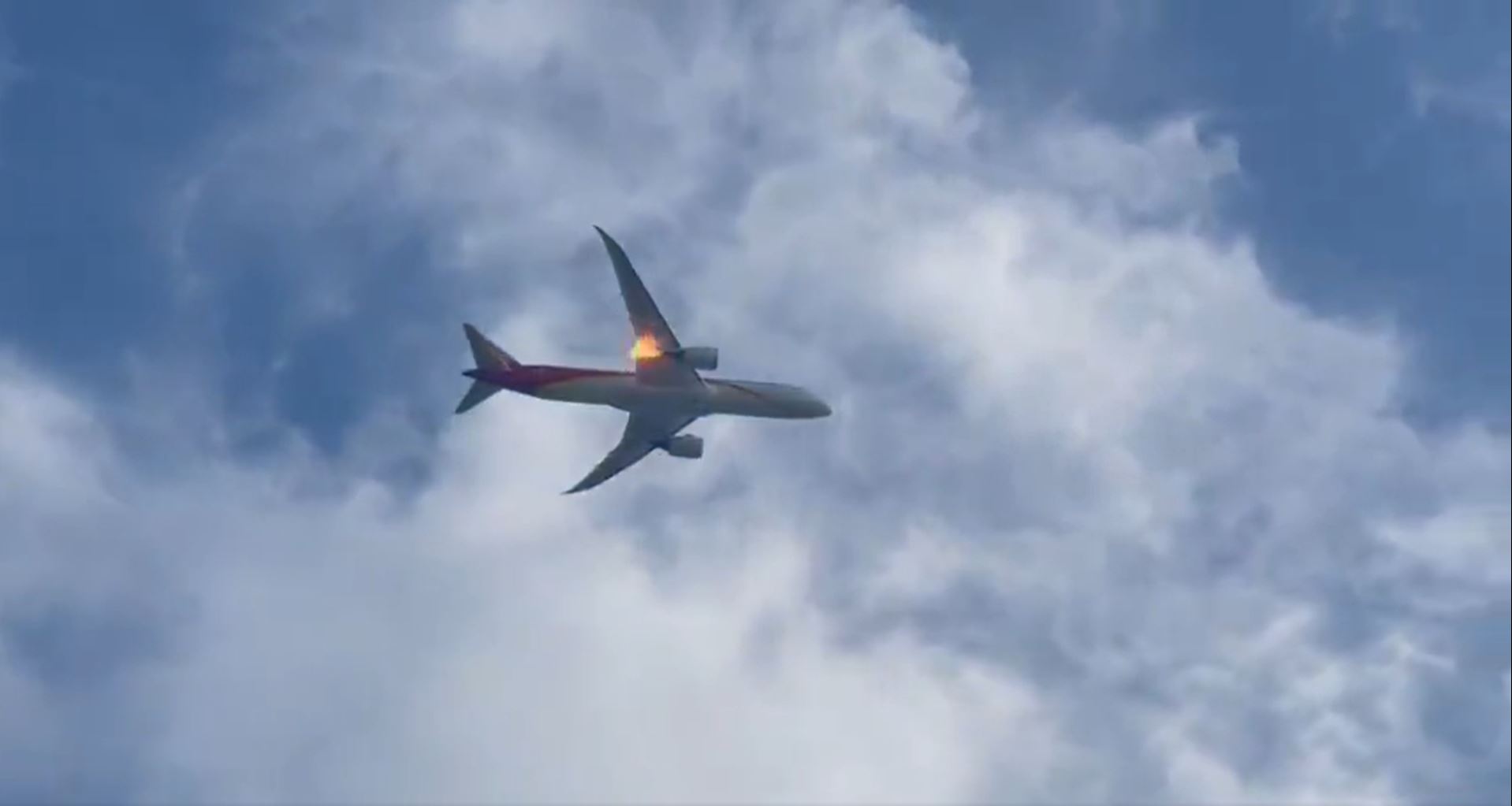 letalo, zasilni pristanek, požar na motorju