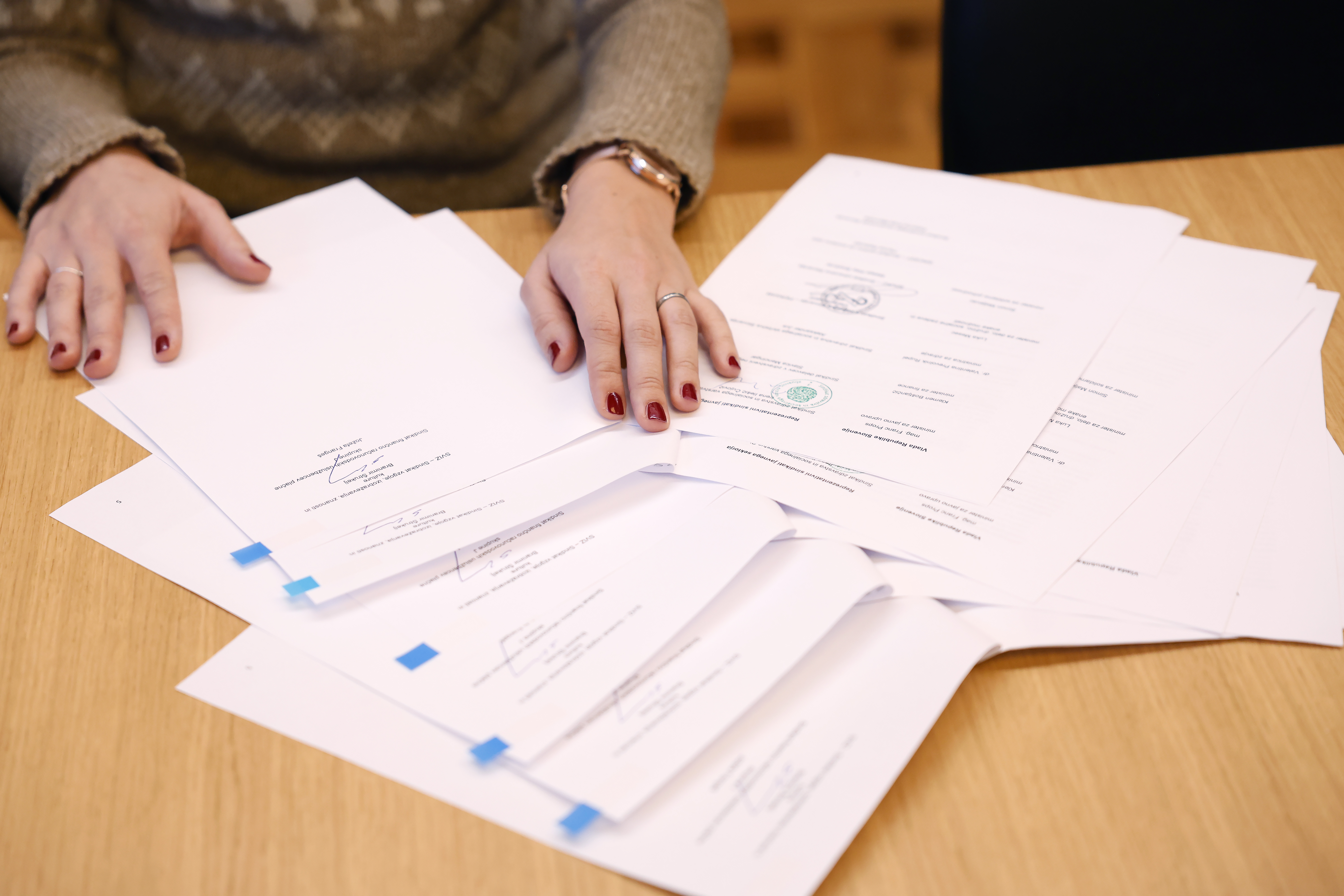 Podpis dogovora o prenovi sistema plač (Foto: Borut Živulović/F.A.BOBO)