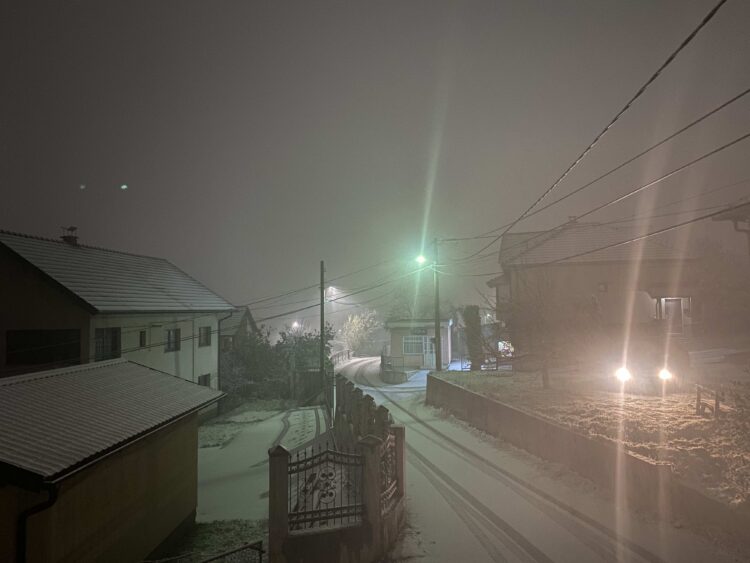 Sneg je pobelil Sarajevo. (Foto: N1