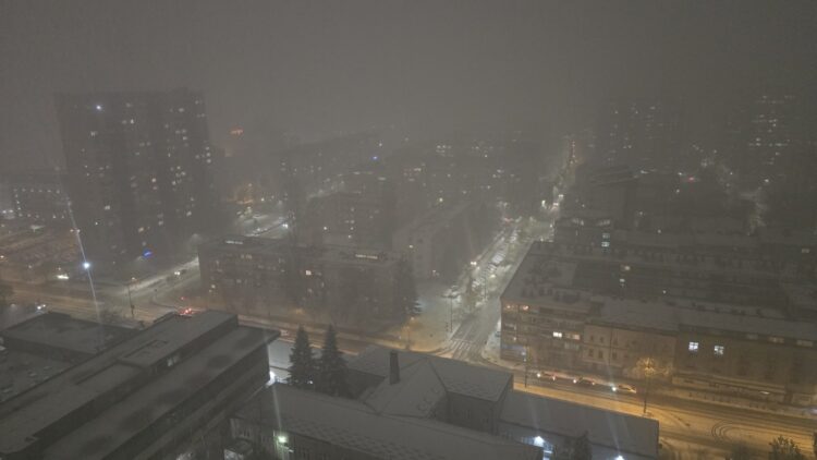 Sneg je pobelil Sarajevo. (Foto: N1