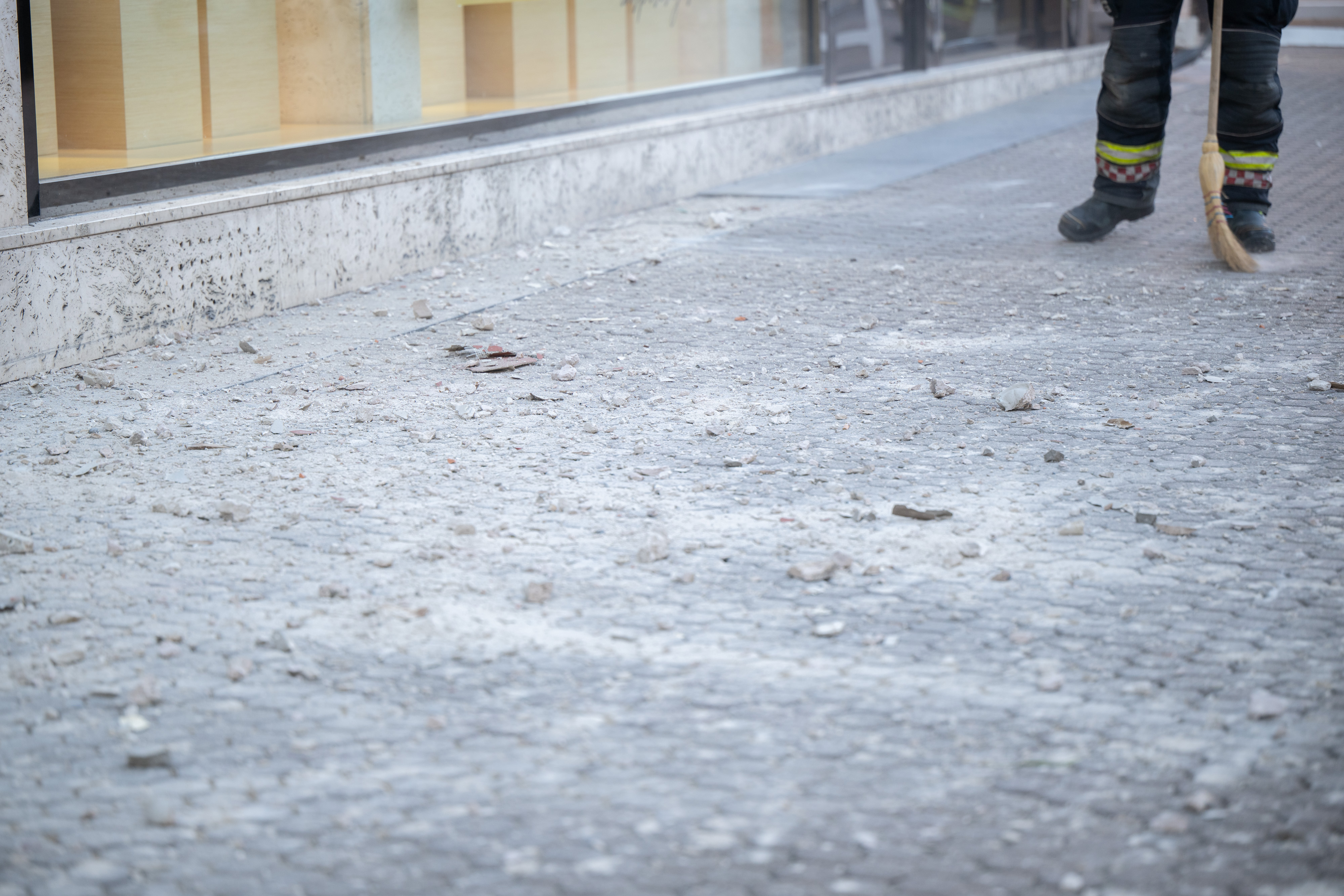 Od stavbe v Ilici se je odlomil kos fasade